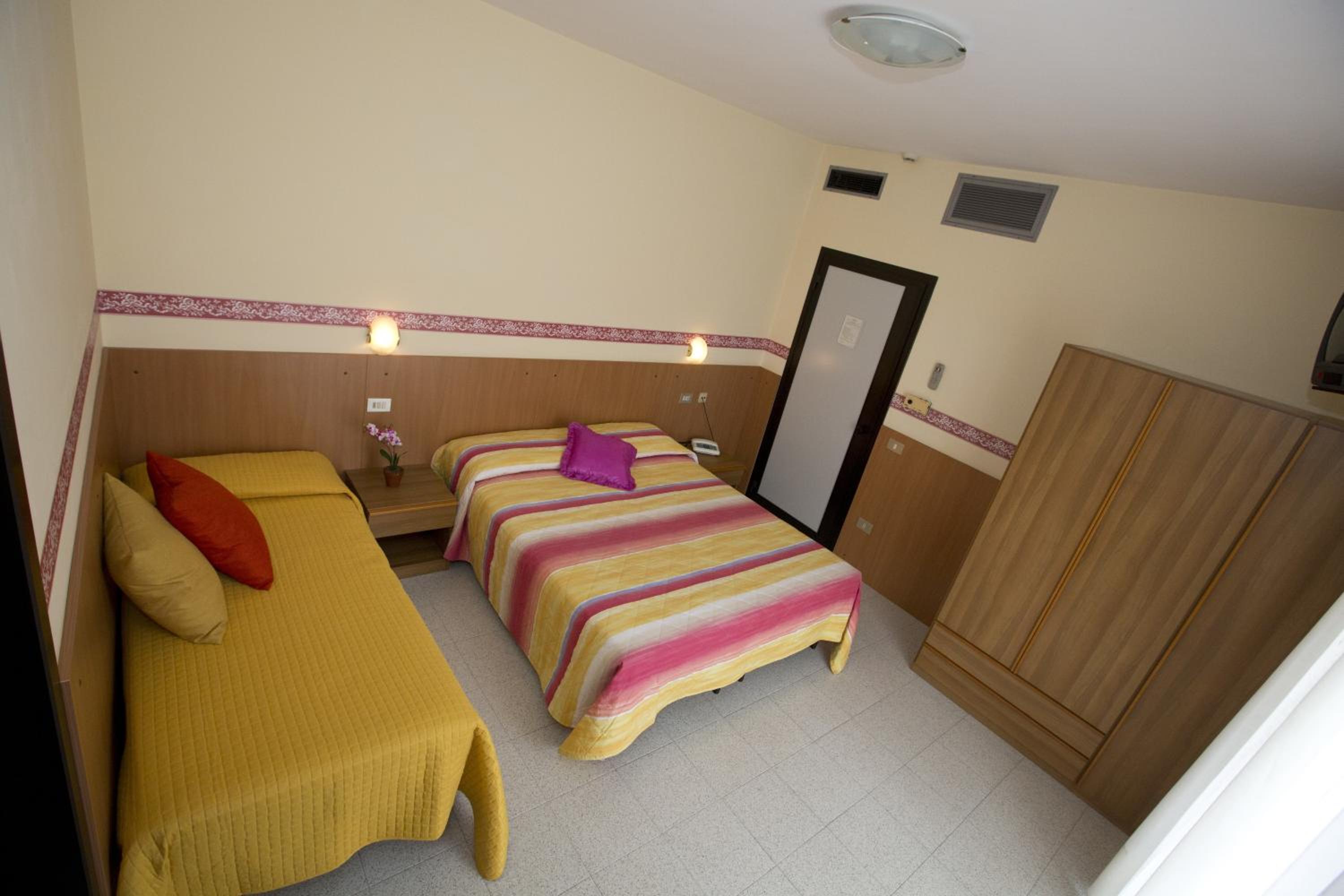 Triple Room - Photo 1