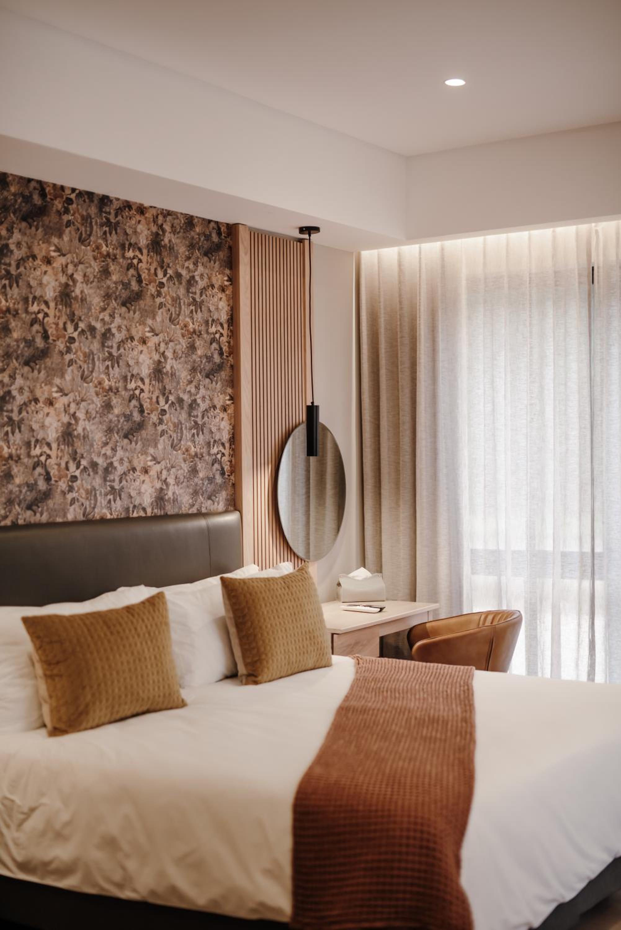 Superior King Room - Photo 7