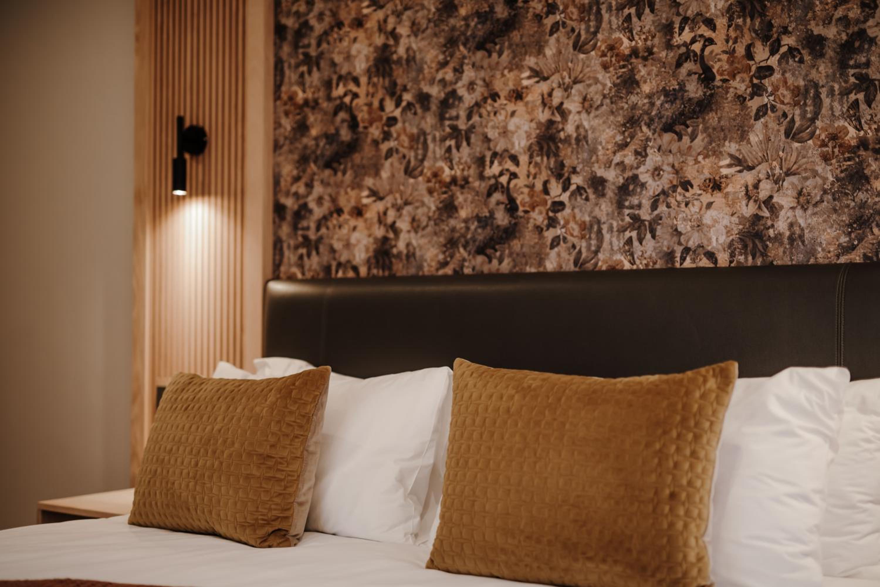 Superior King Room - Photo 8