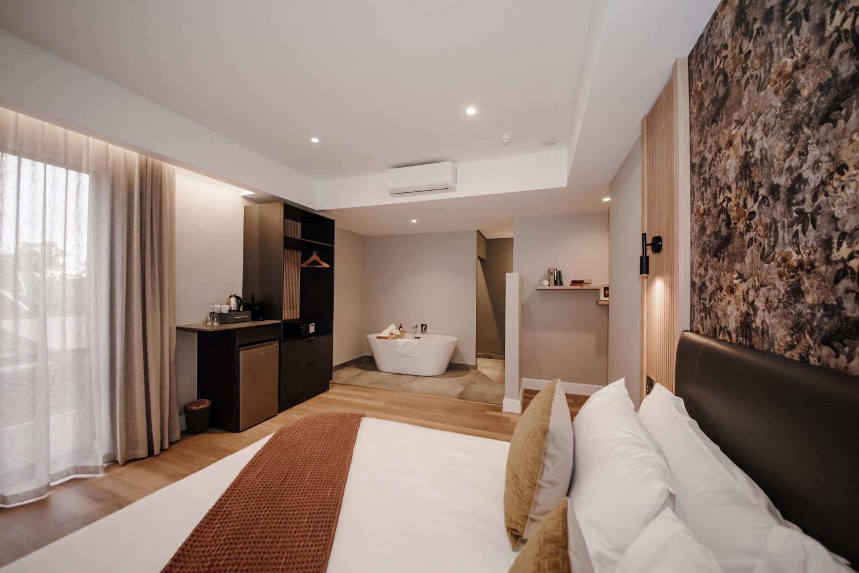 Superior King Room - Photo 2