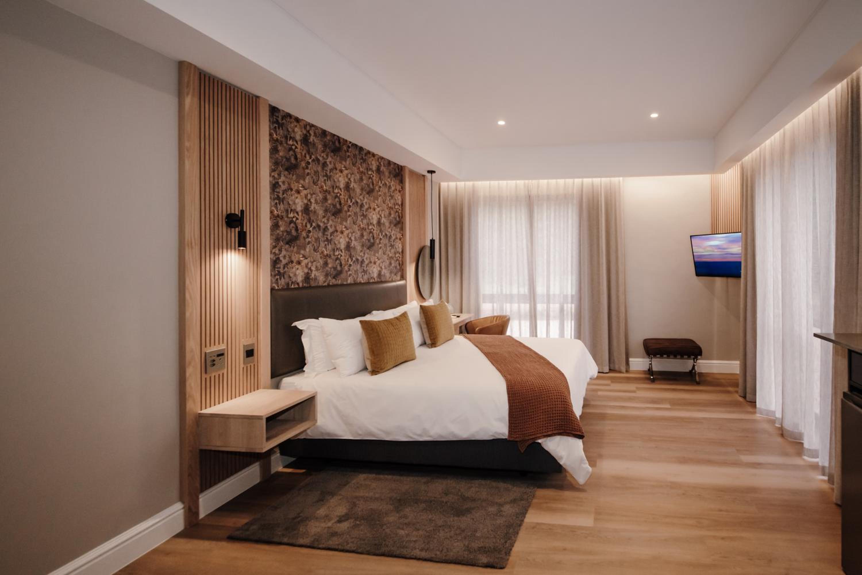 Superior King Room - Photo 1