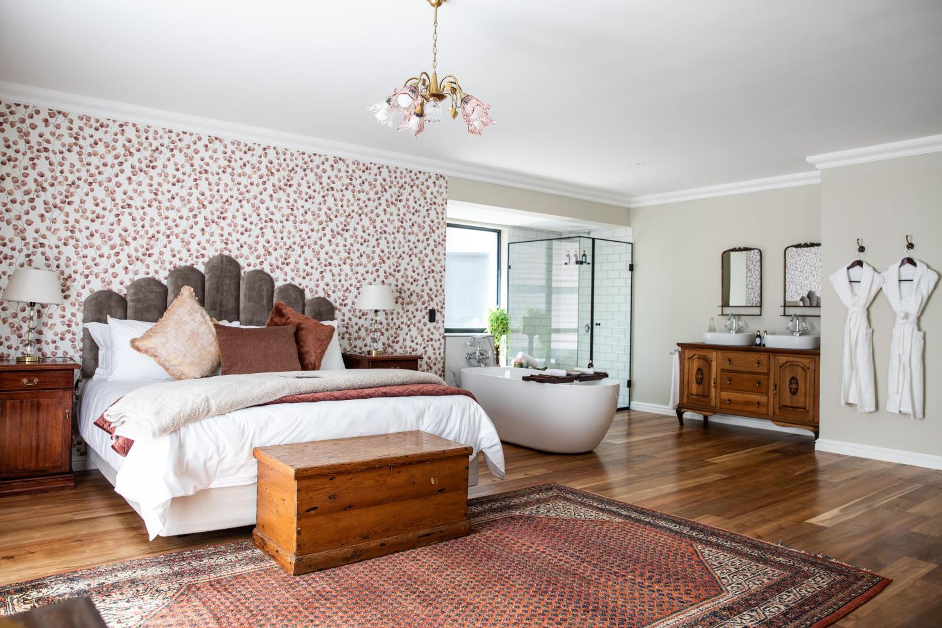 Executive Suite - Photo 1