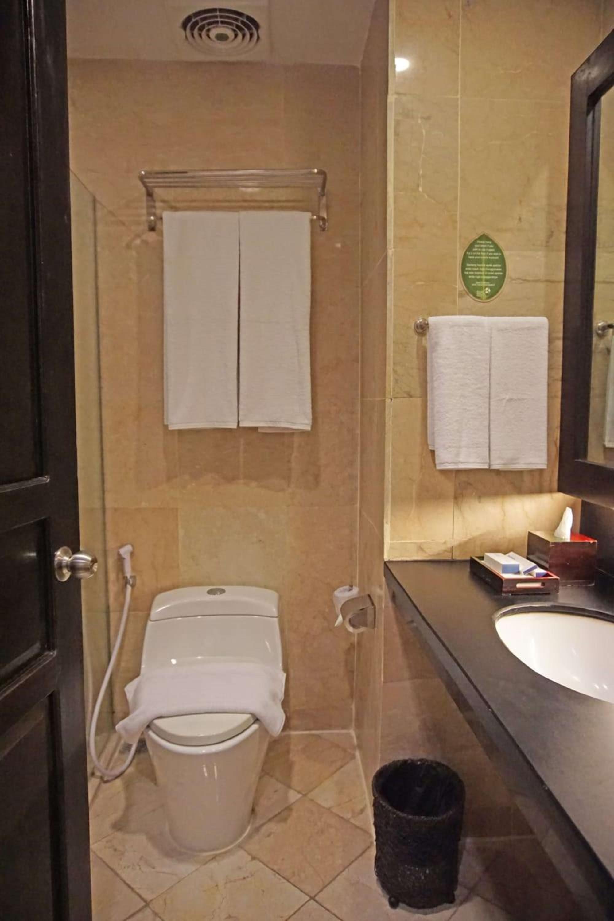 Junior King Suite - Non-Smoking photo 3