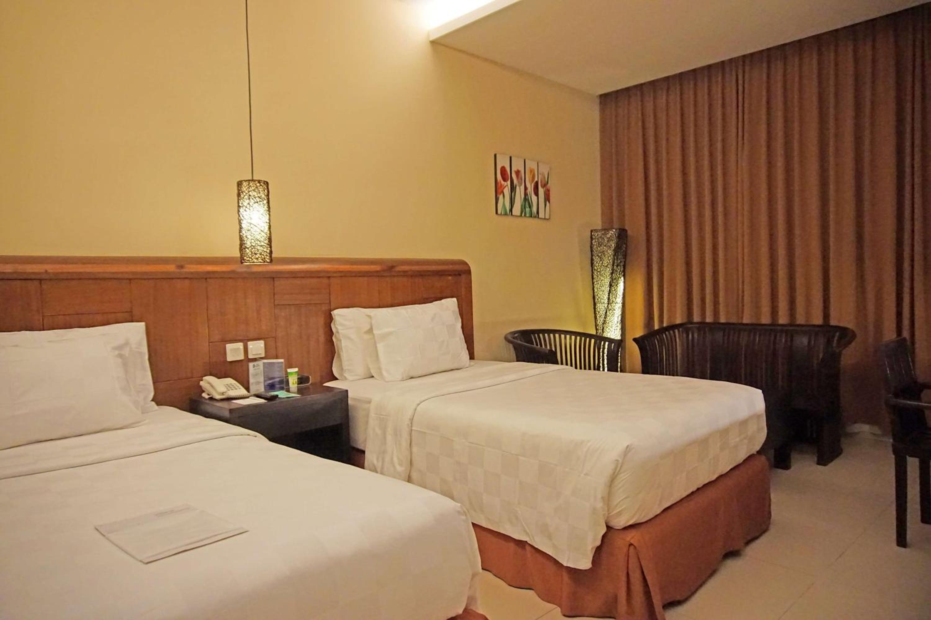 Deluxe King Room with Garden View - Non-Smoking photo 3