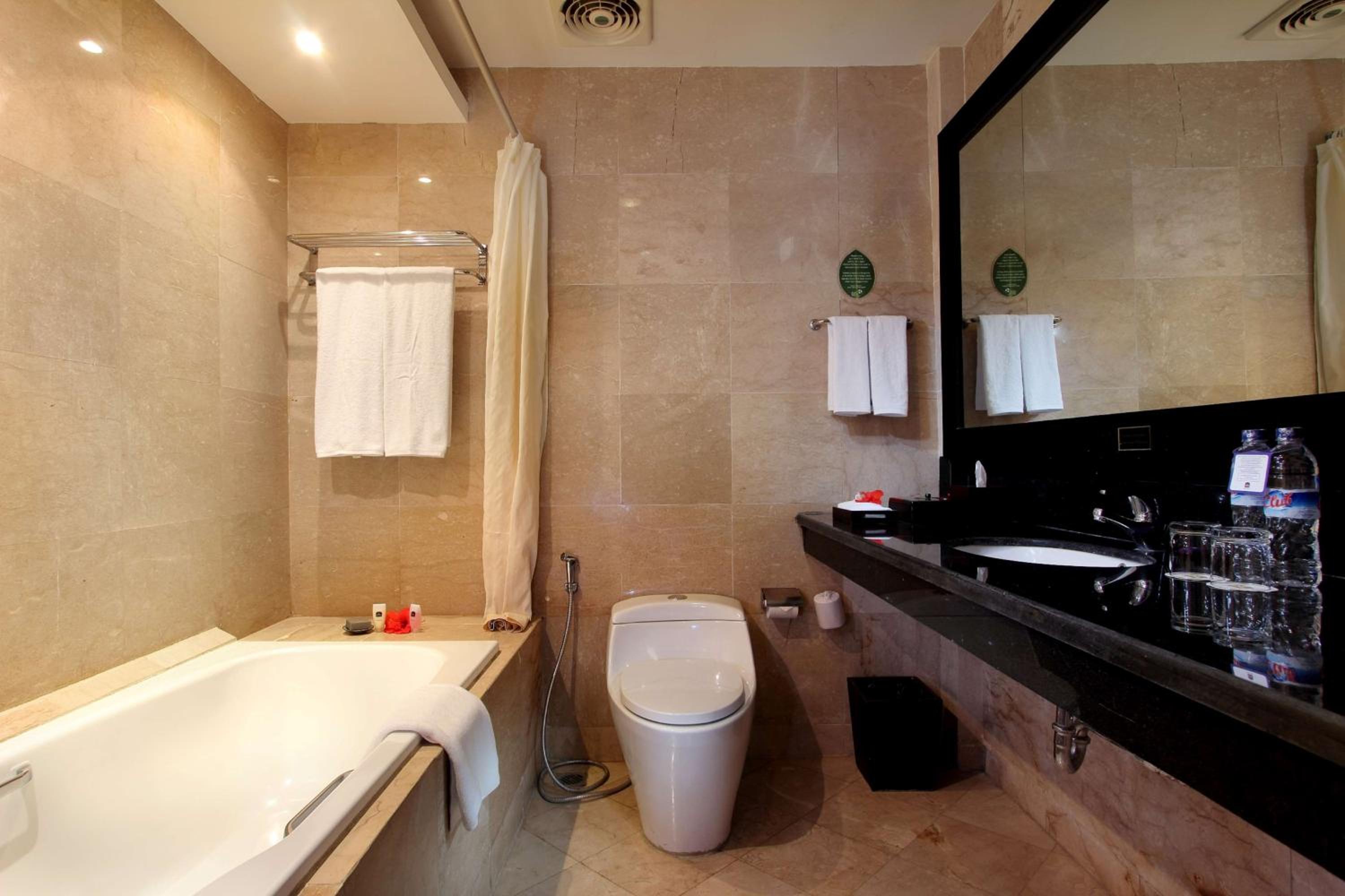 Deluxe Twin Room with Balcony and Pool View - Non-Smoking photo 3
