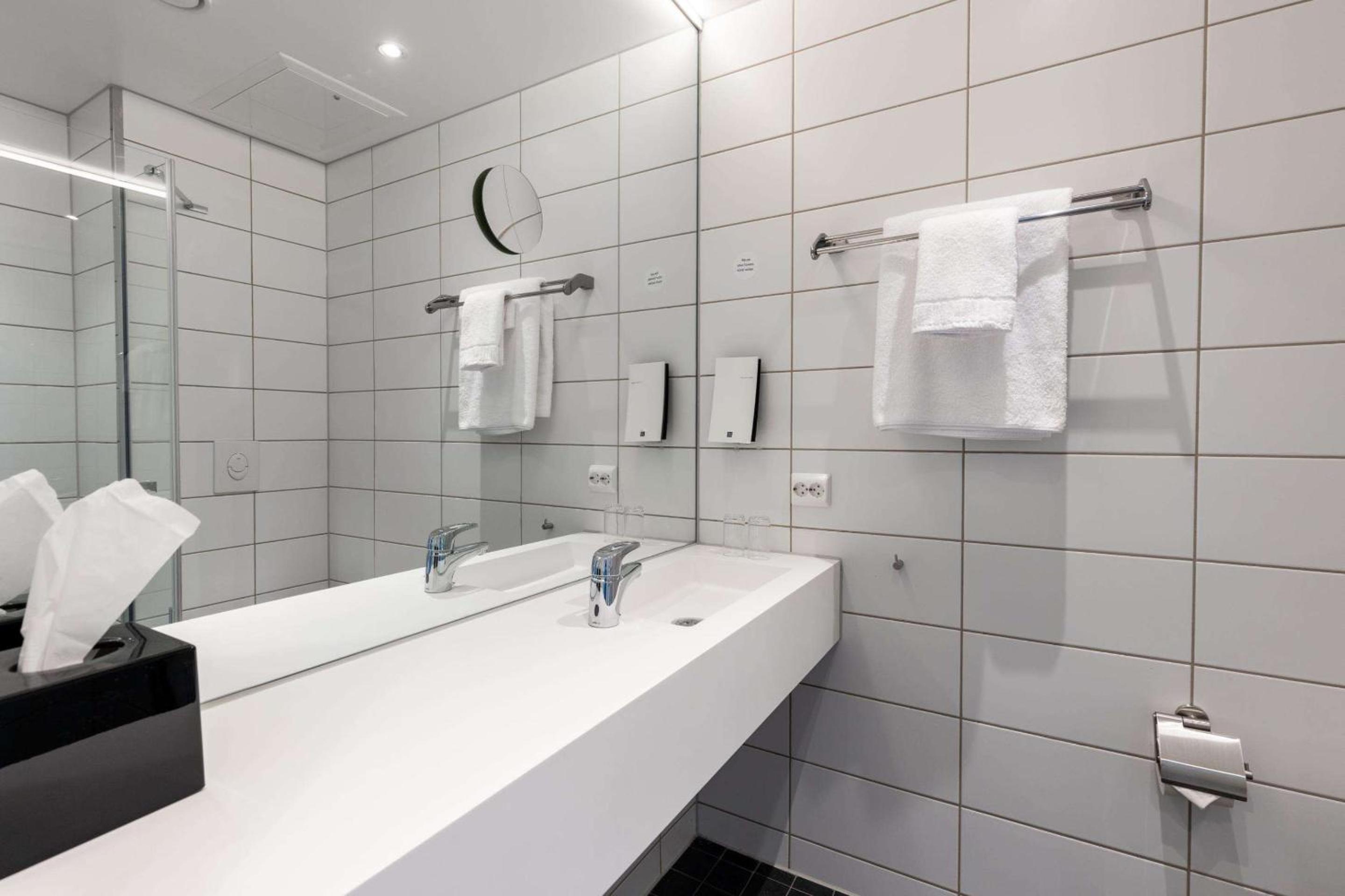 Standard Double Room - Non-Smoking - Photo 2