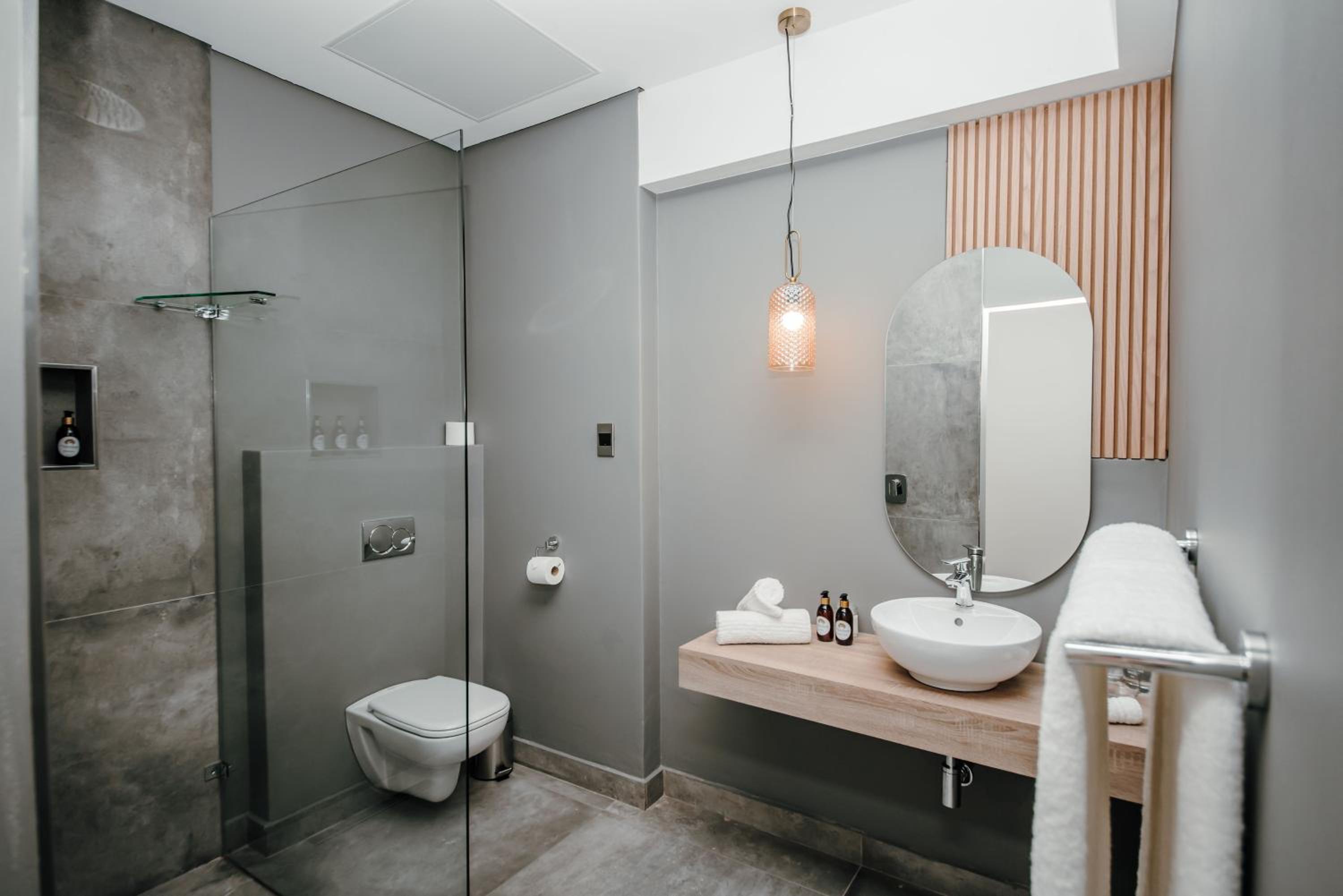 Standard Double or Twin Room - Photo 8