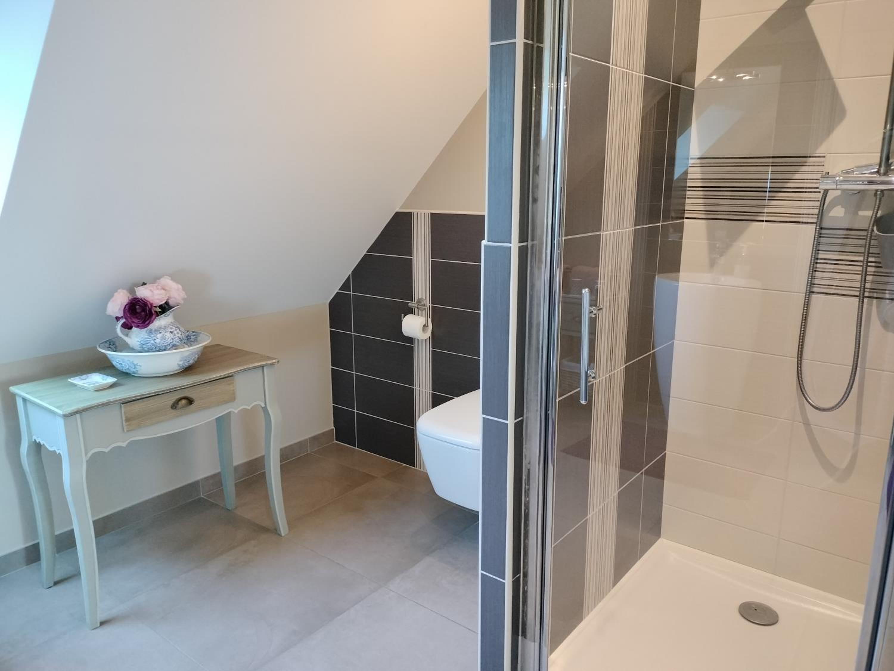 Standard Double Room - Photo 7