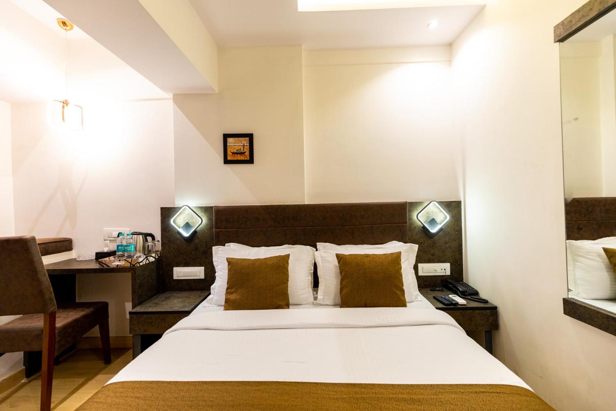 Deluxe Room - Photo 22