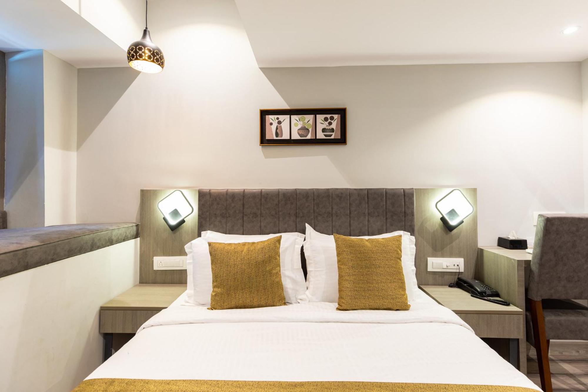 Deluxe Room - Photo 21