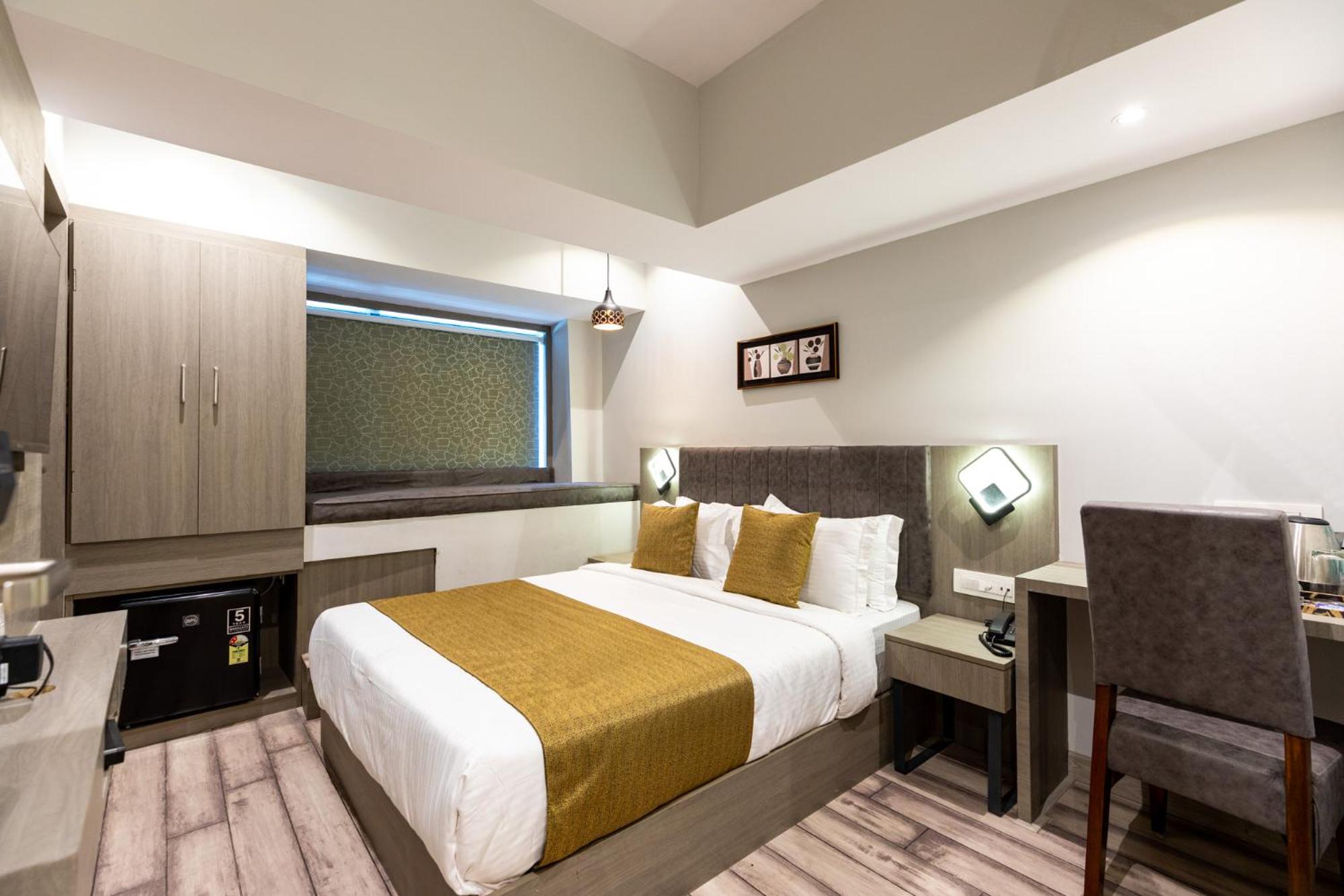 Deluxe Room - Photo 29