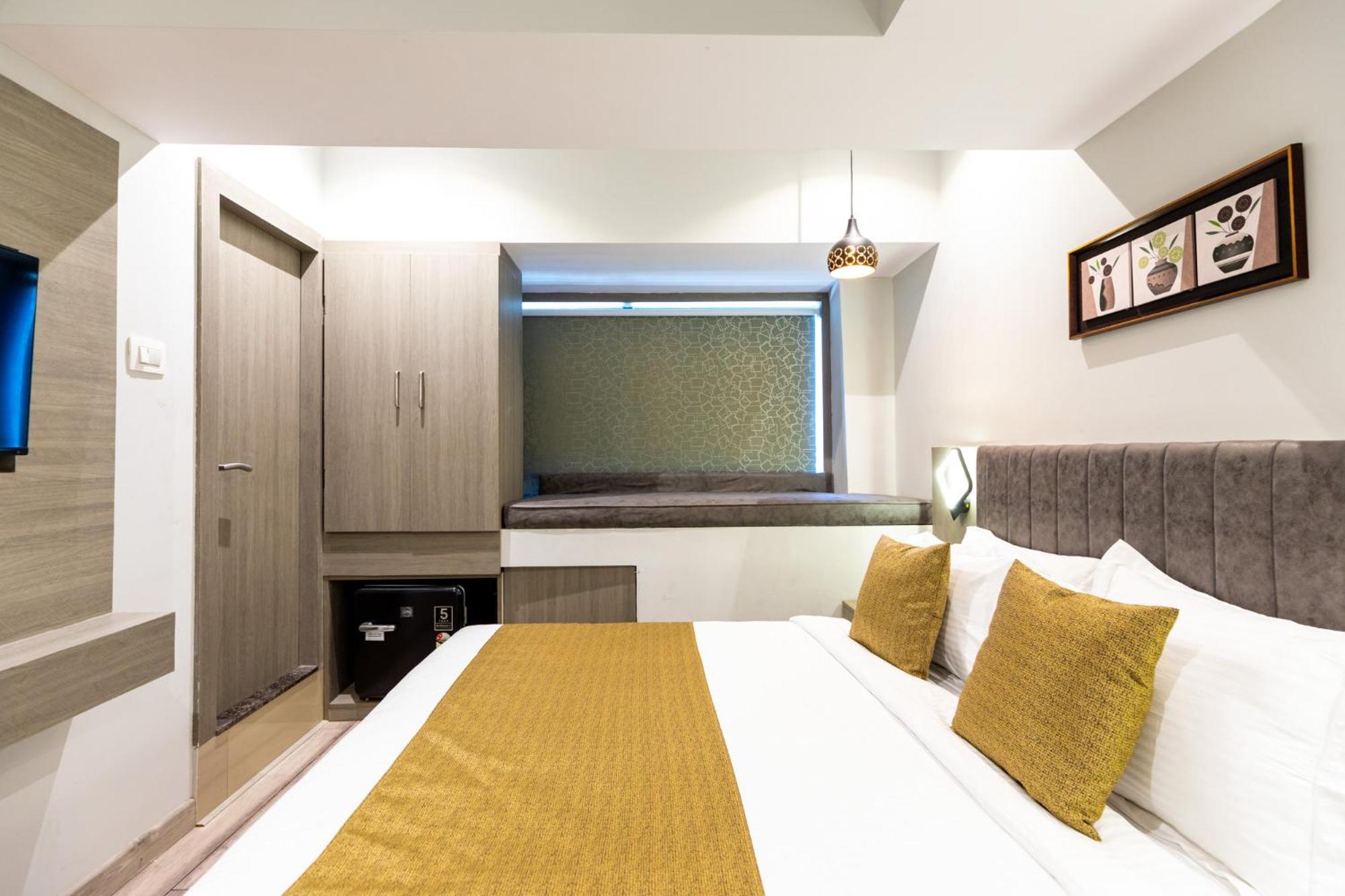 Deluxe Room - Photo 27