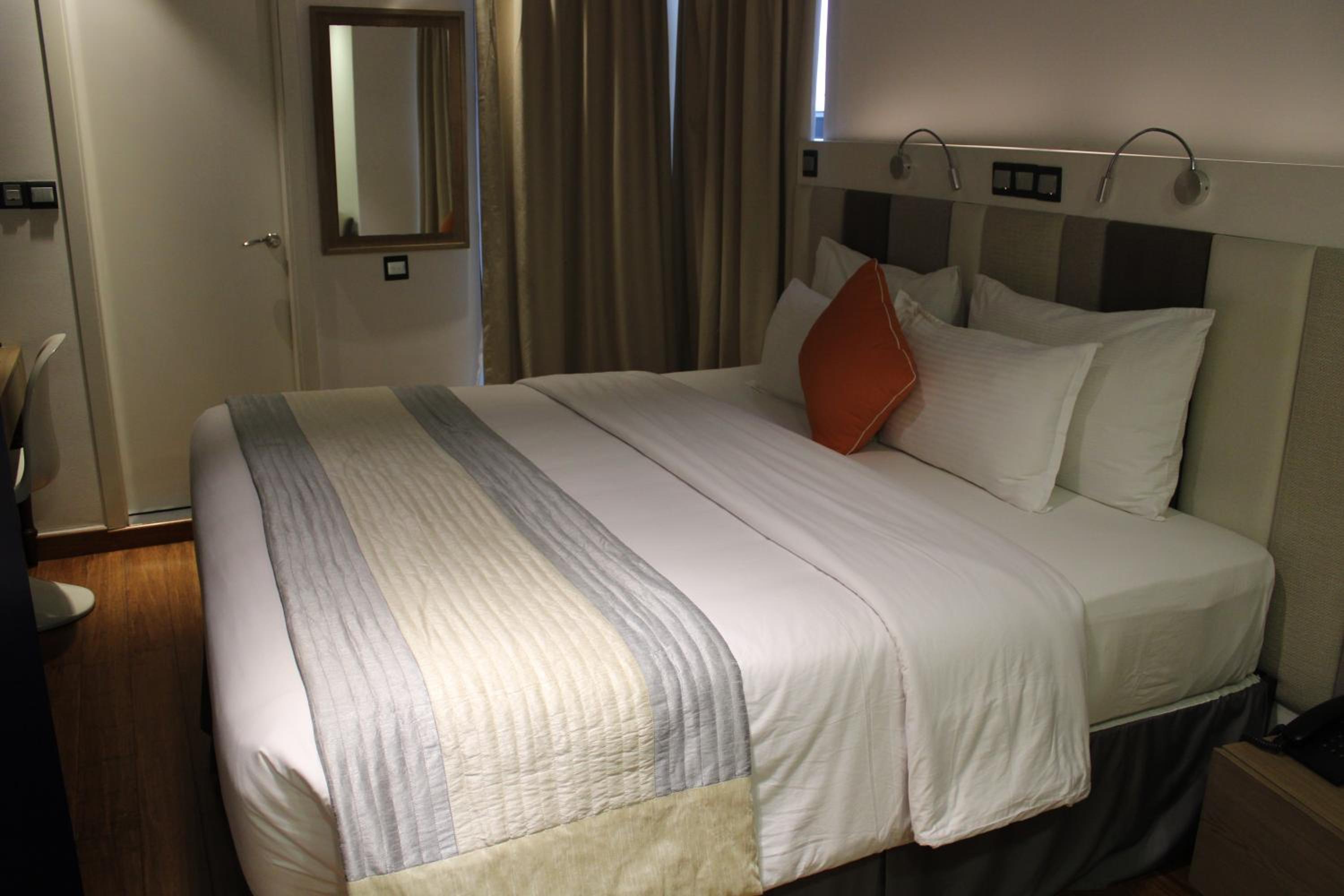 Superior Double Room with Balcony & City View (Free Return Airport Transfer and 10% off on Food & Beverage) photo 3