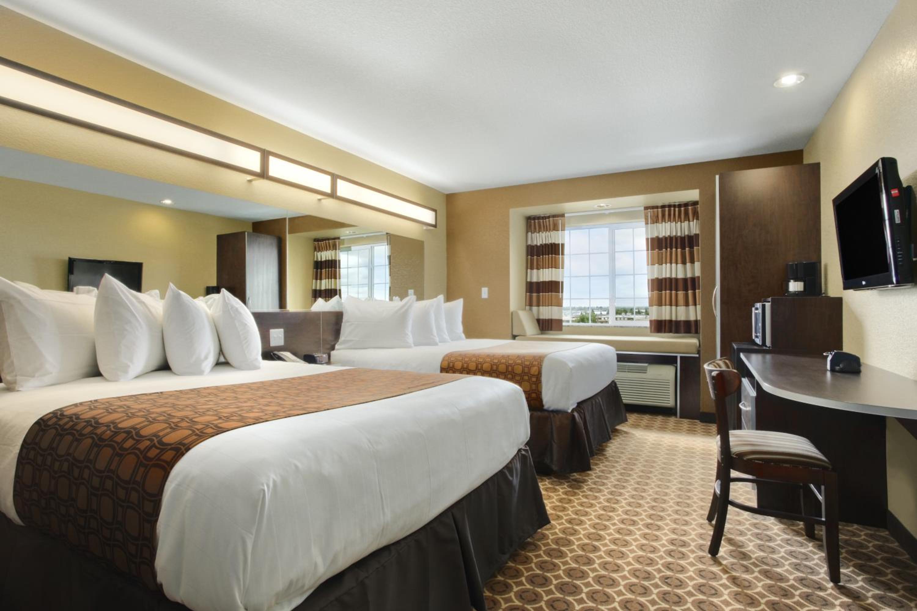 Queen Room with Two Queen Beds and Roll-In Shower - Mobility/Hearing Accessible - Non-Smoking - Photo 2