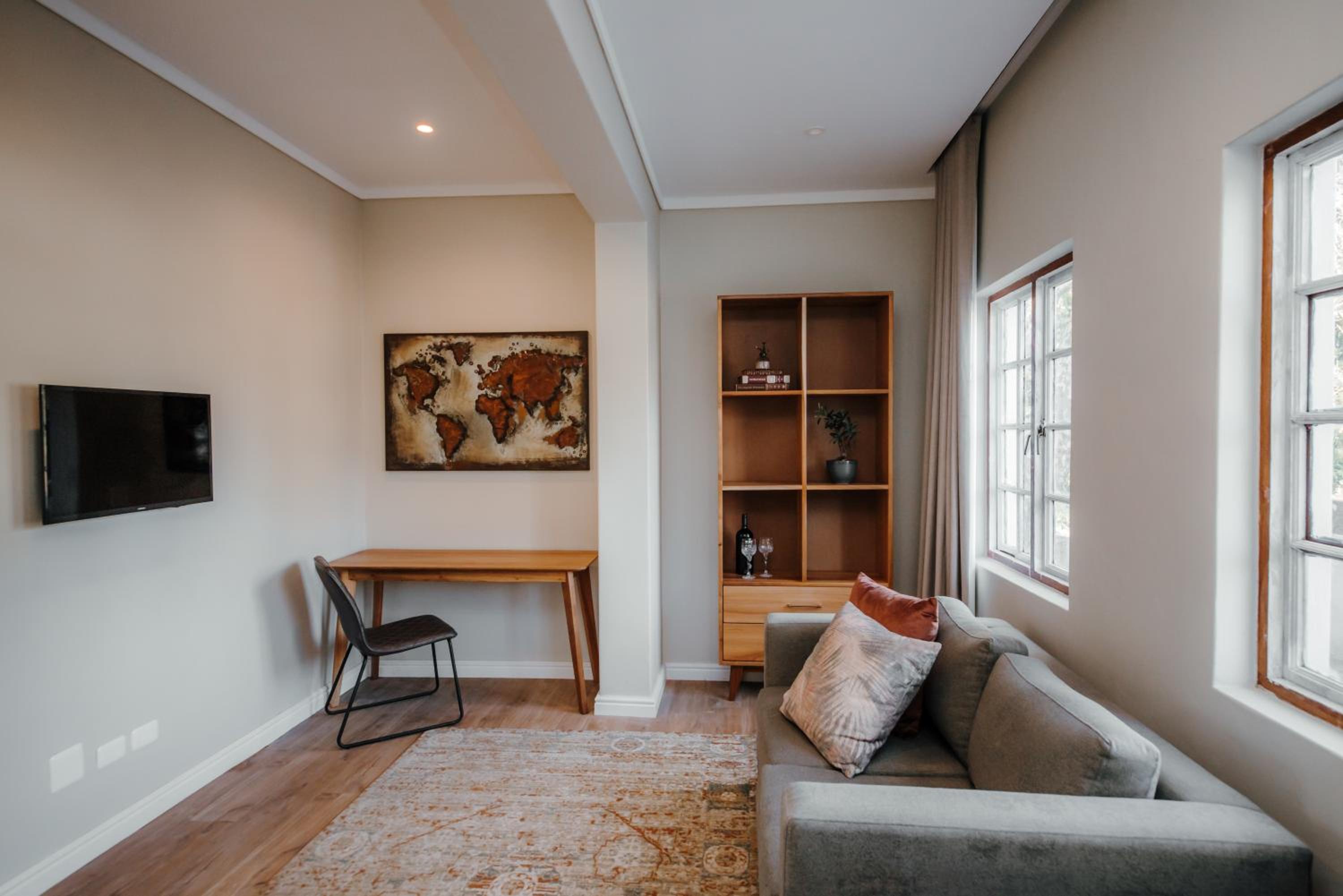 Studio with Pool View - Photo 3