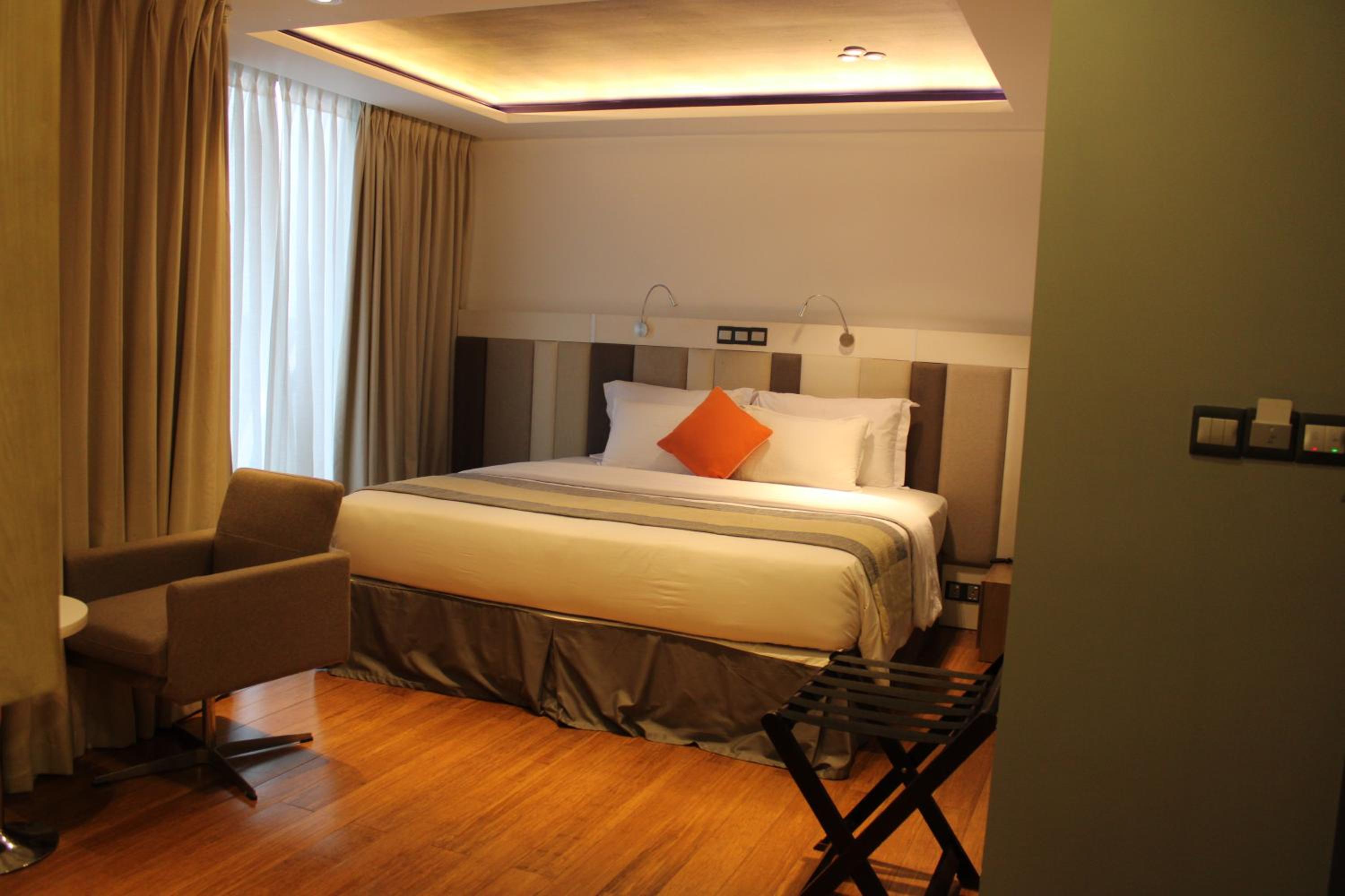 Deluxe Double Room with Balcony & Sea View (Free Return Airport Transfer and 10% off on Food & Beverage) - Photo 8