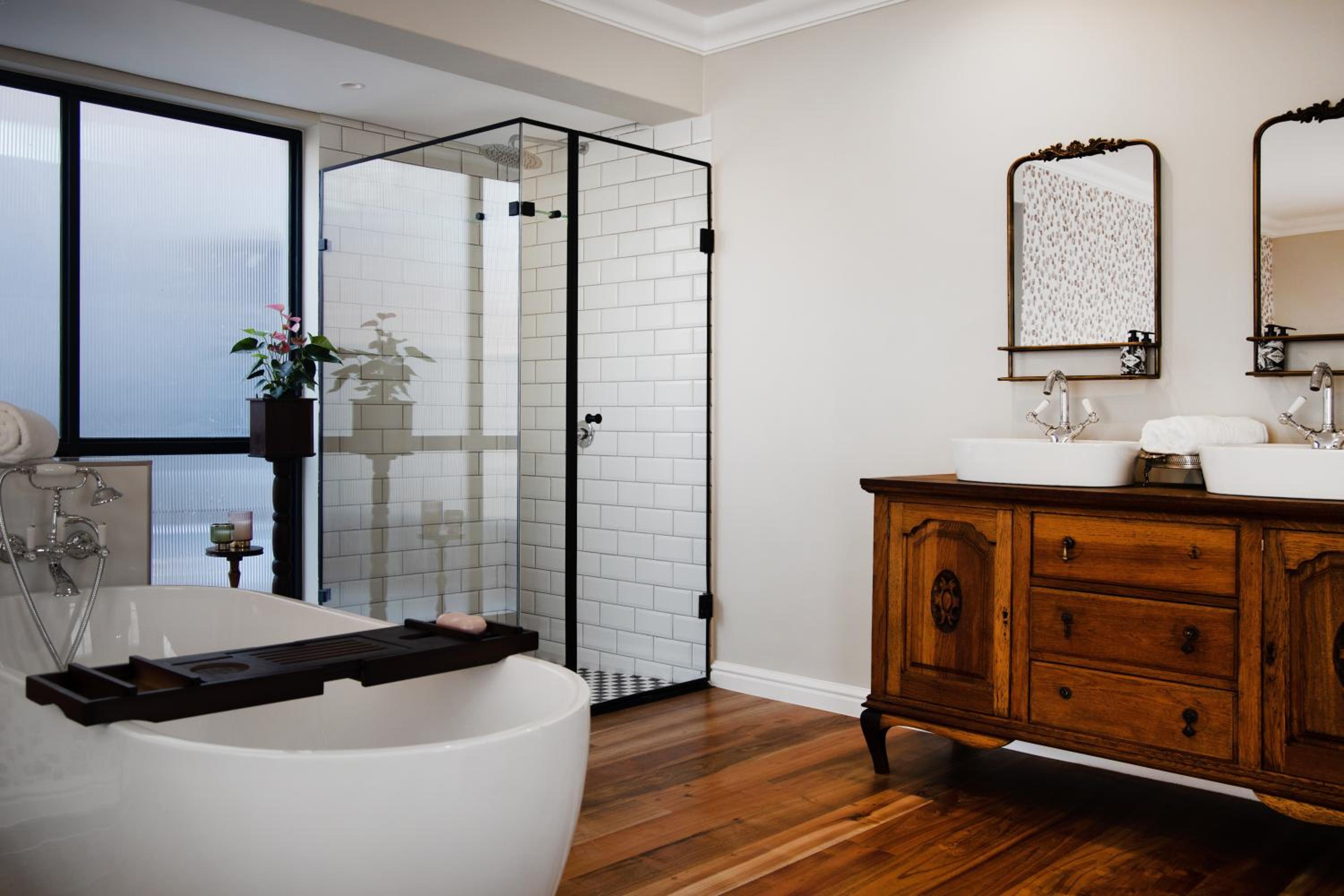 Executive Suite - Photo 10
