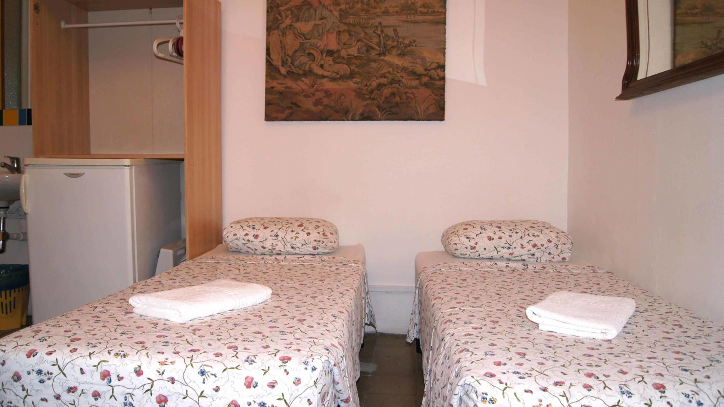 Triple Room with Shared Bathroom photo 2
