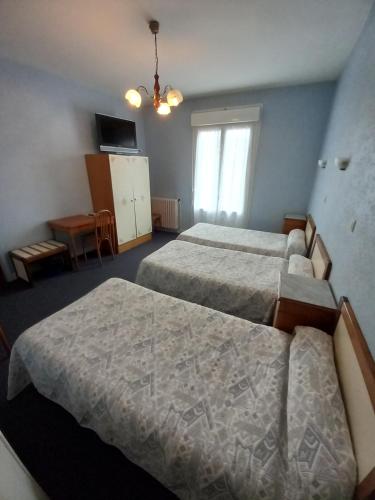 Triple Room with Three Single Beds photo 1