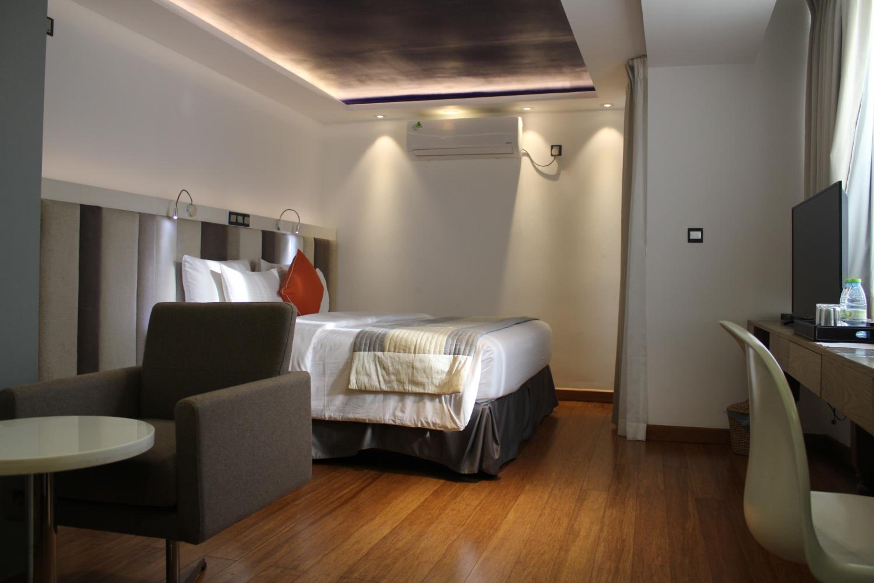 Junior Suite with Balcony photo 2