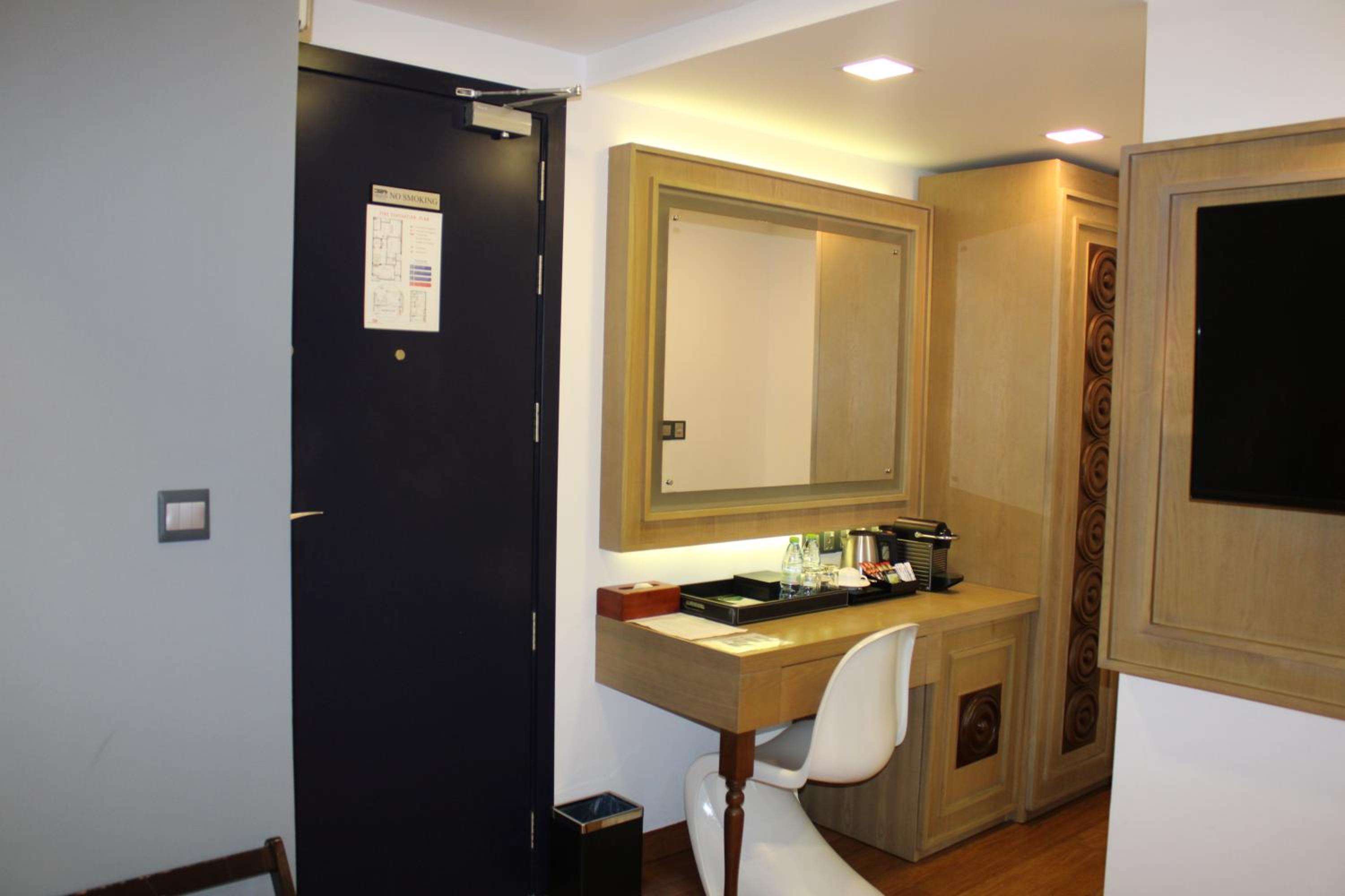 Deluxe Double Room with Balcony & Sea View (Free Return Airport Transfer and 10% off on Food & Beverage) - Photo 3