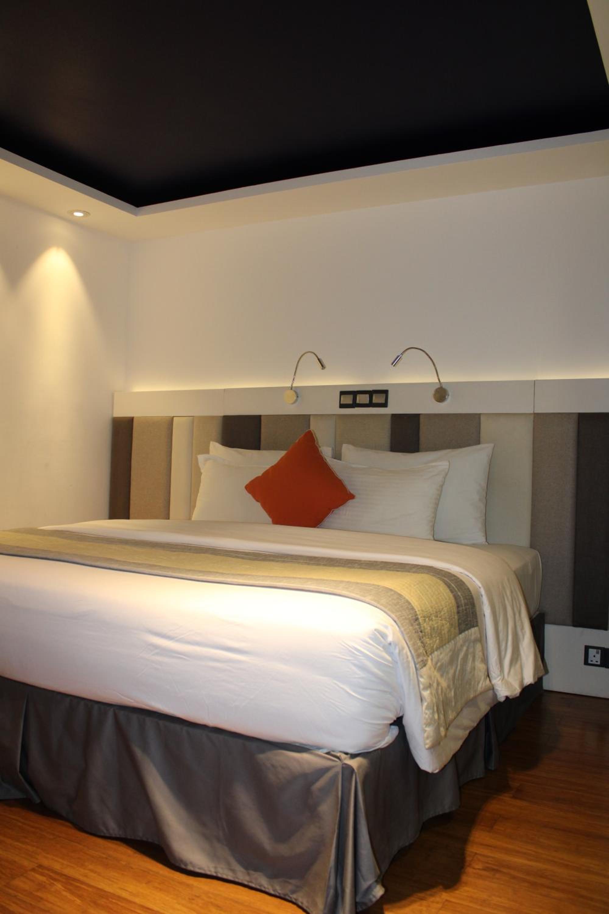 Standard Double Room (Free Return Airport Transfer and 10% off on Food & Beverage) - Photo 10