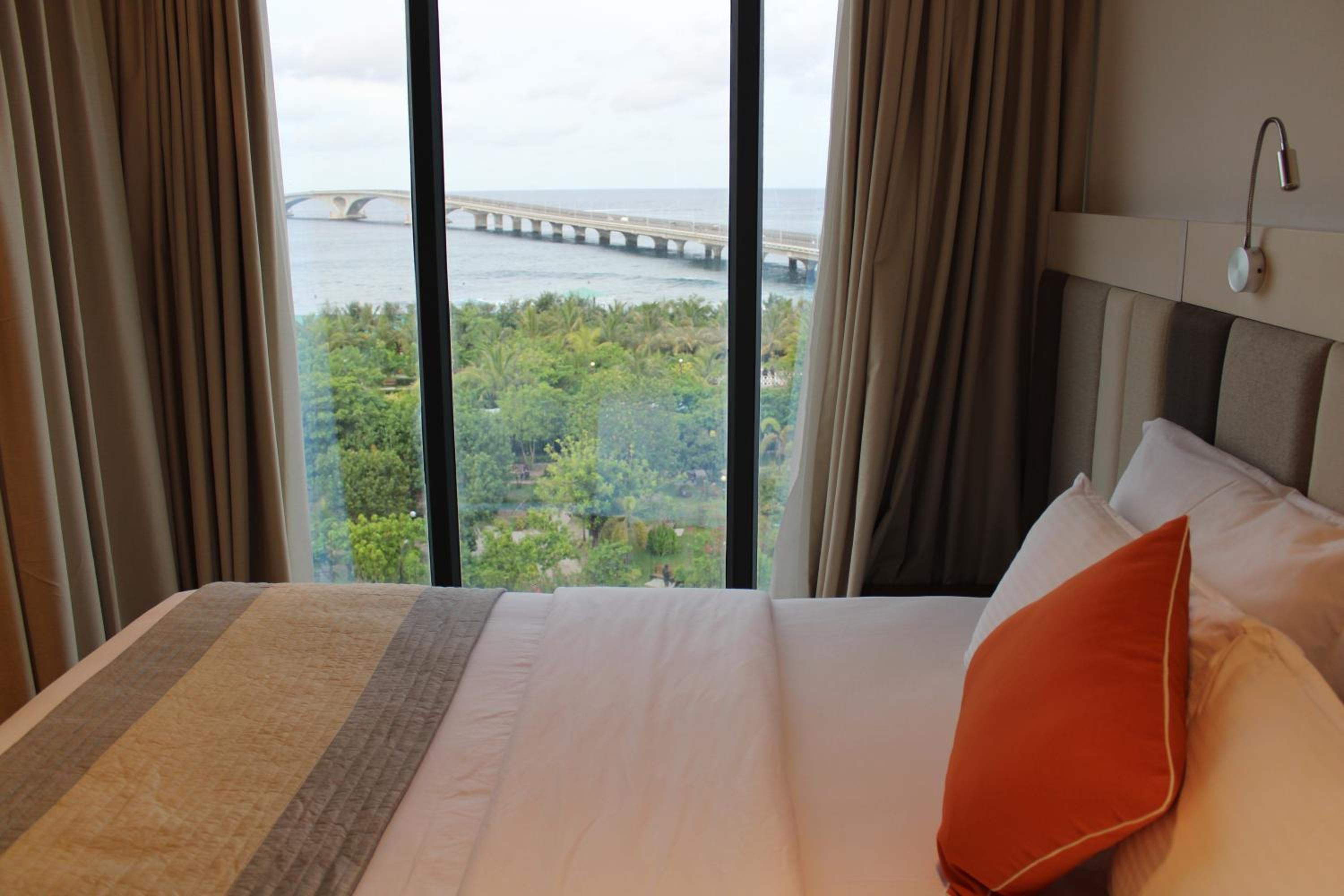 Deluxe Double Room with Balcony & Sea View (Free Return Airport Transfer and 10% off on Food & Beverage) - Photo 11