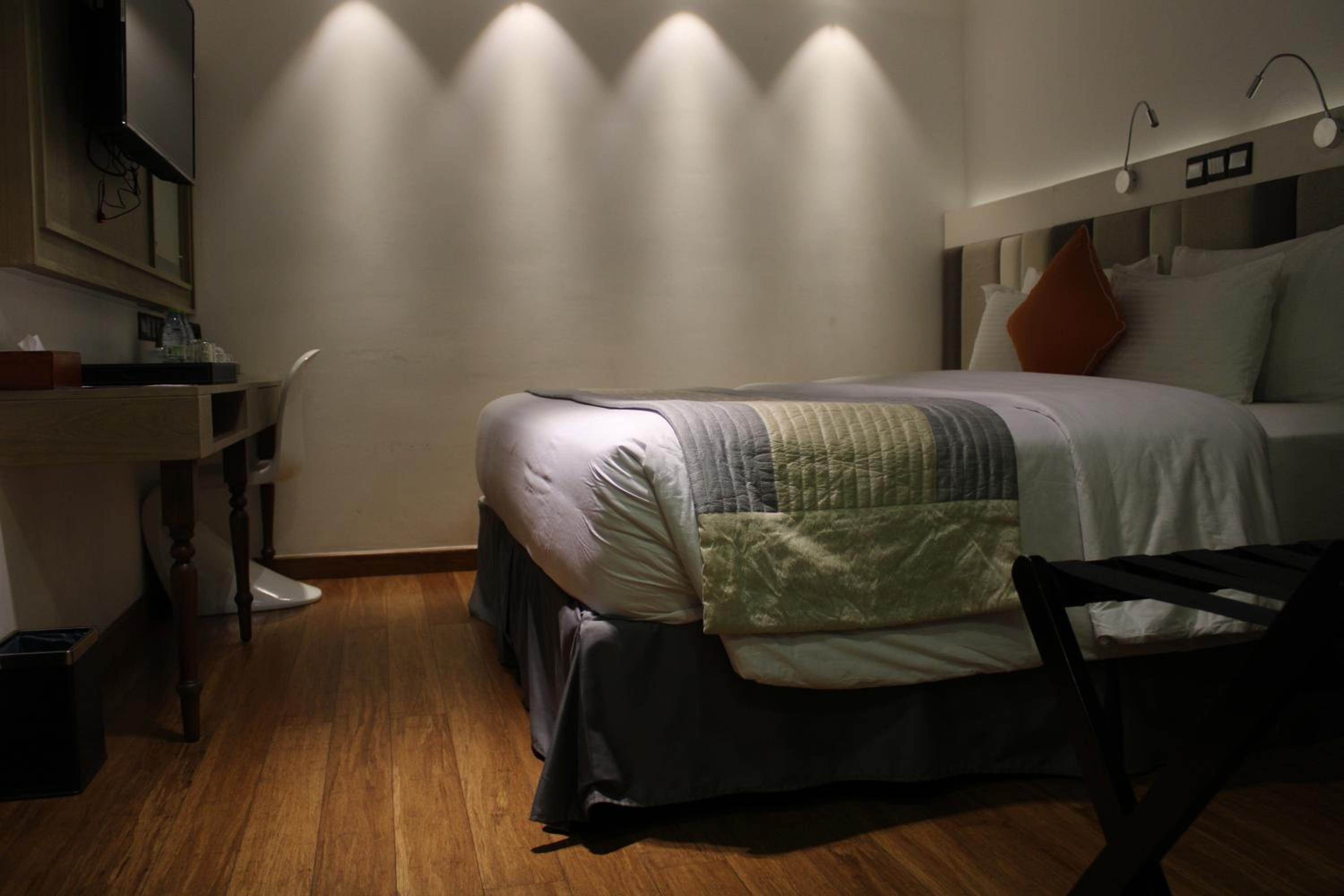 Standard Double Room (Free Return Airport Transfer and 10% off on Food & Beverage) - Photo 11