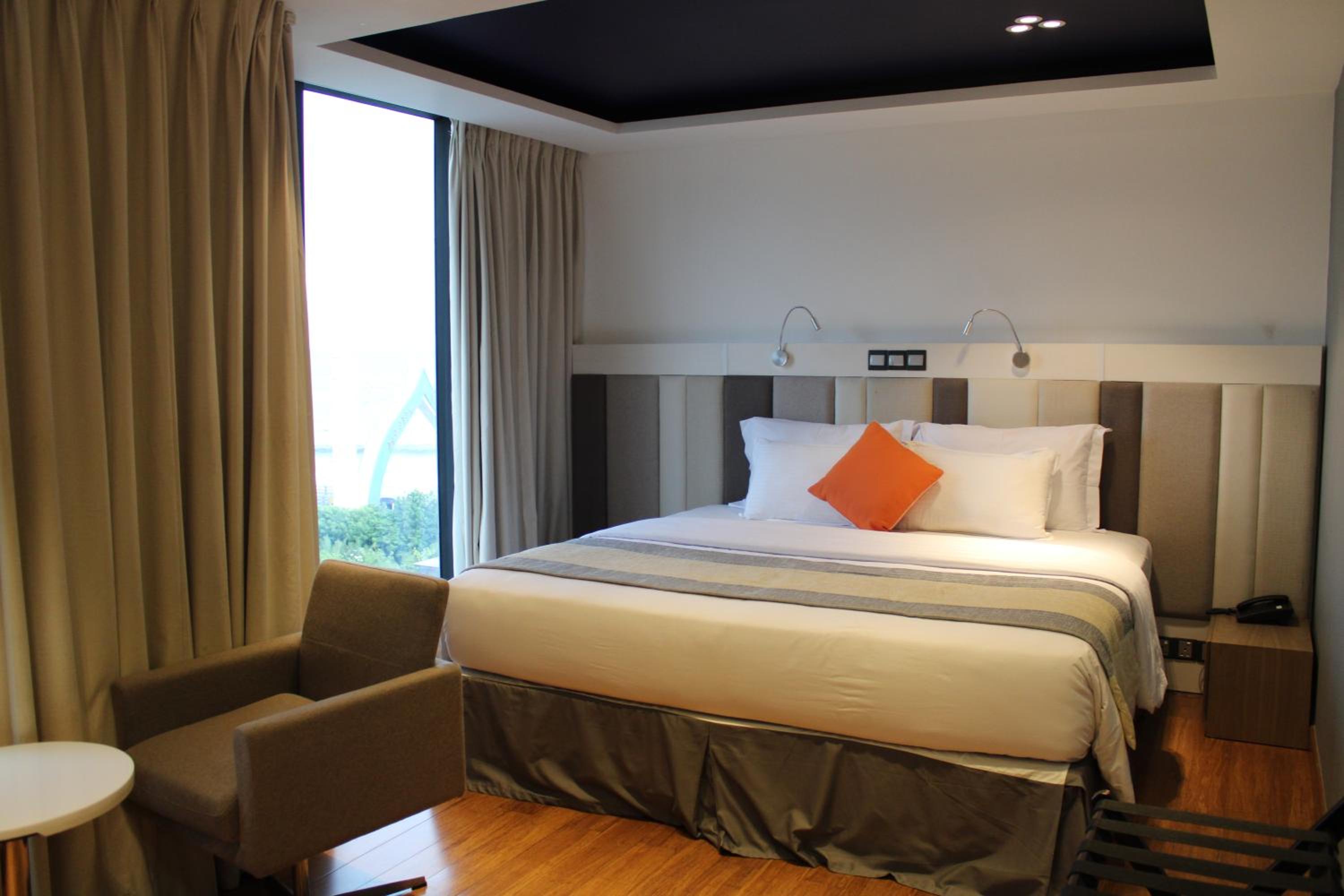 Deluxe Double Room with Balcony & Sea View (Free Return Airport Transfer and 10% off on Food & Beverage) - Photo 10