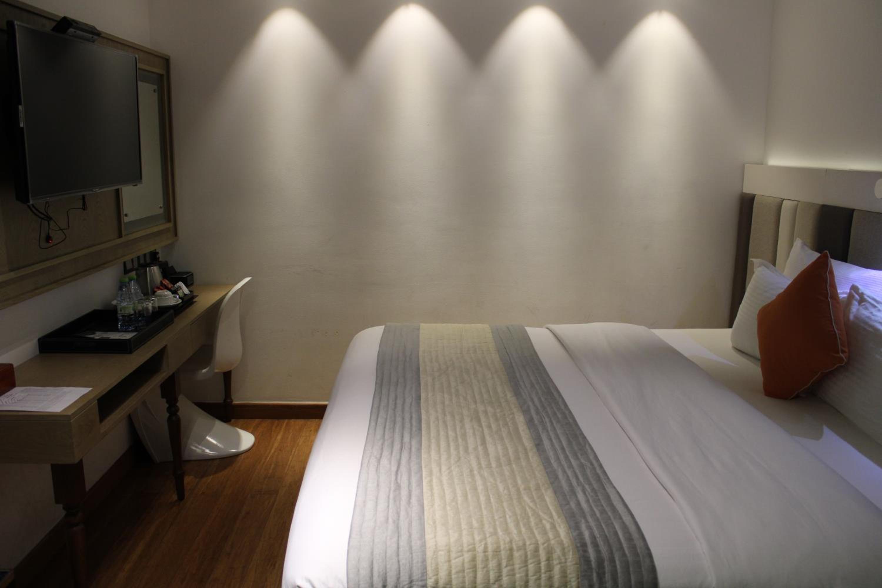 Standard Double Room (Free Return Airport Transfer and 10% off on Food & Beverage) - Photo 8