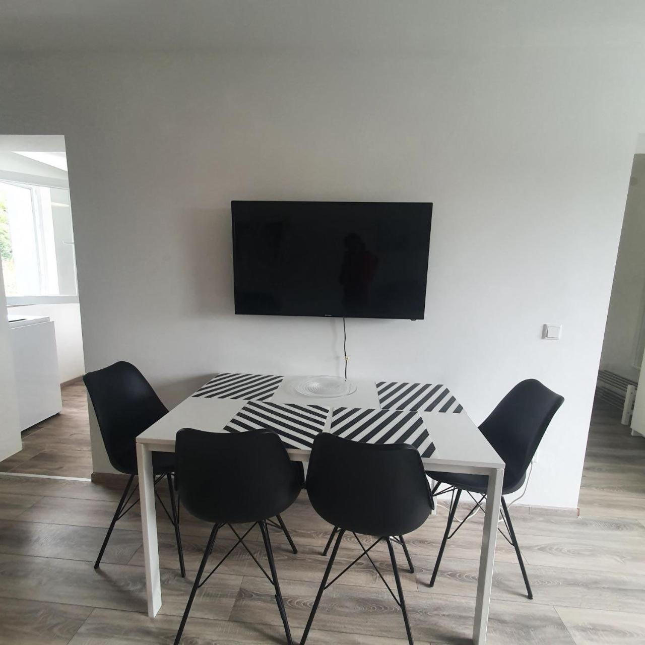 Studio Apartment - Photo 18