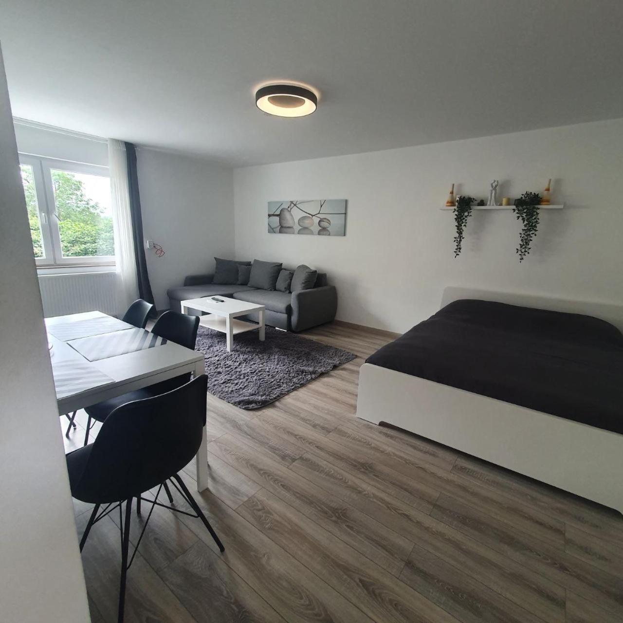 Studio Apartment - Photo 15