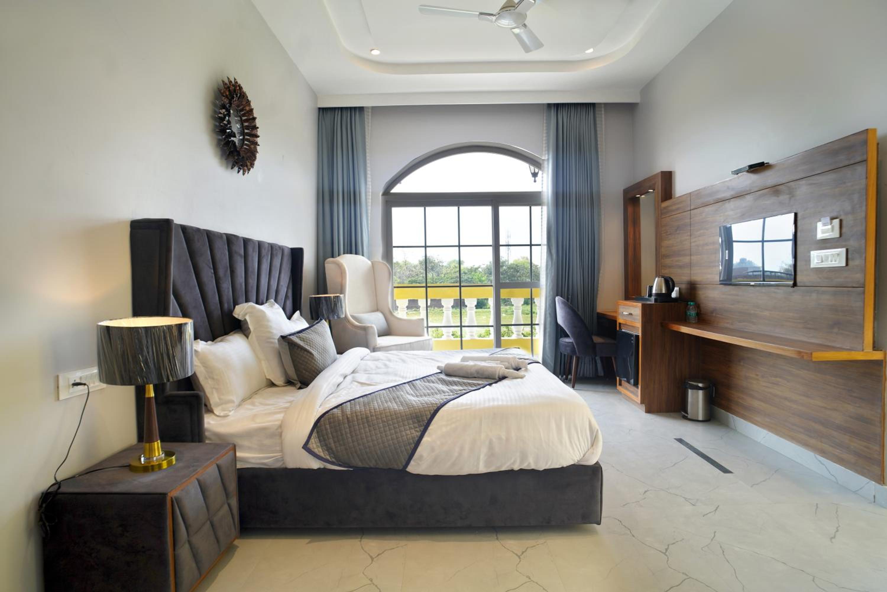 Superior King Room