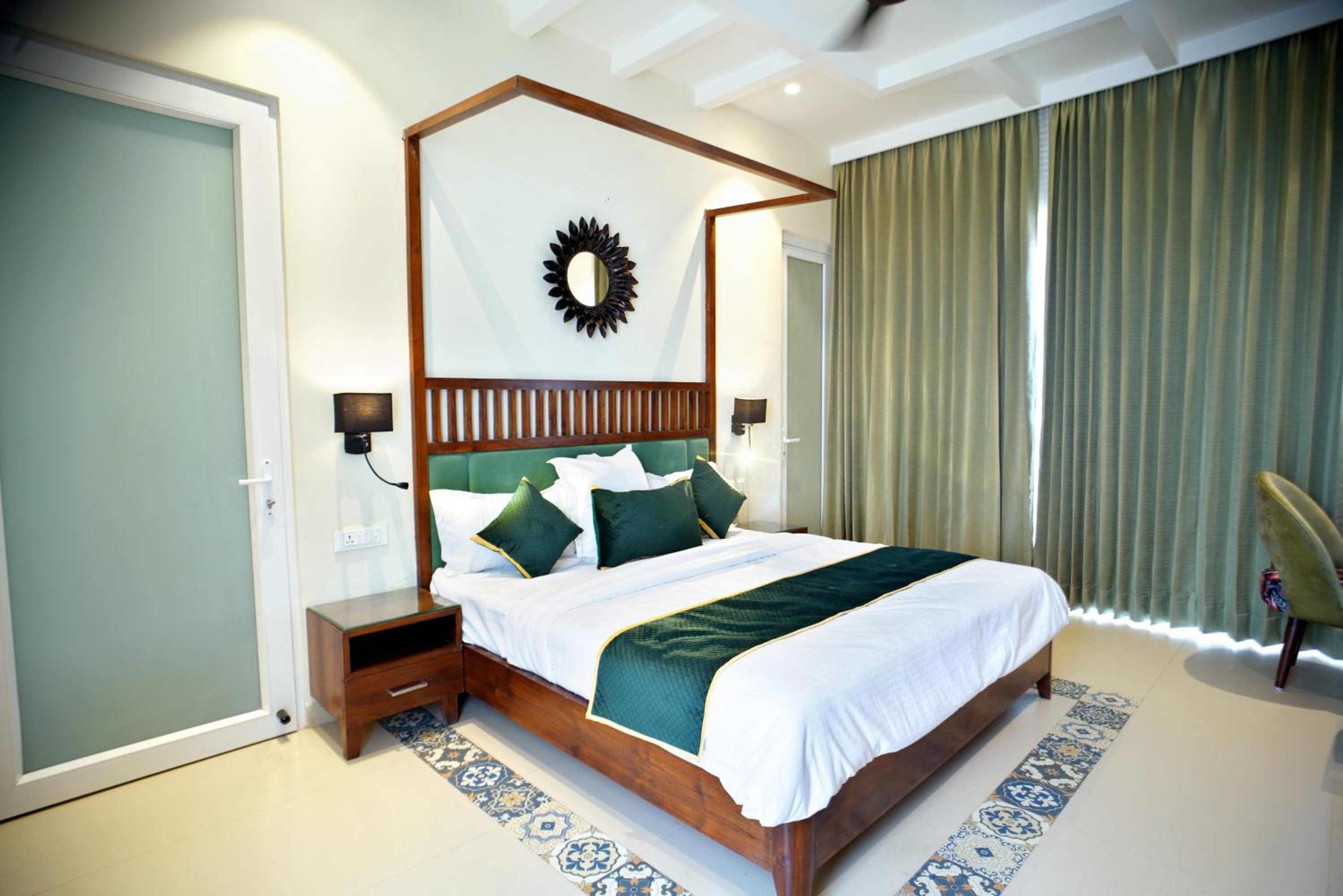 Suite - Photo 7