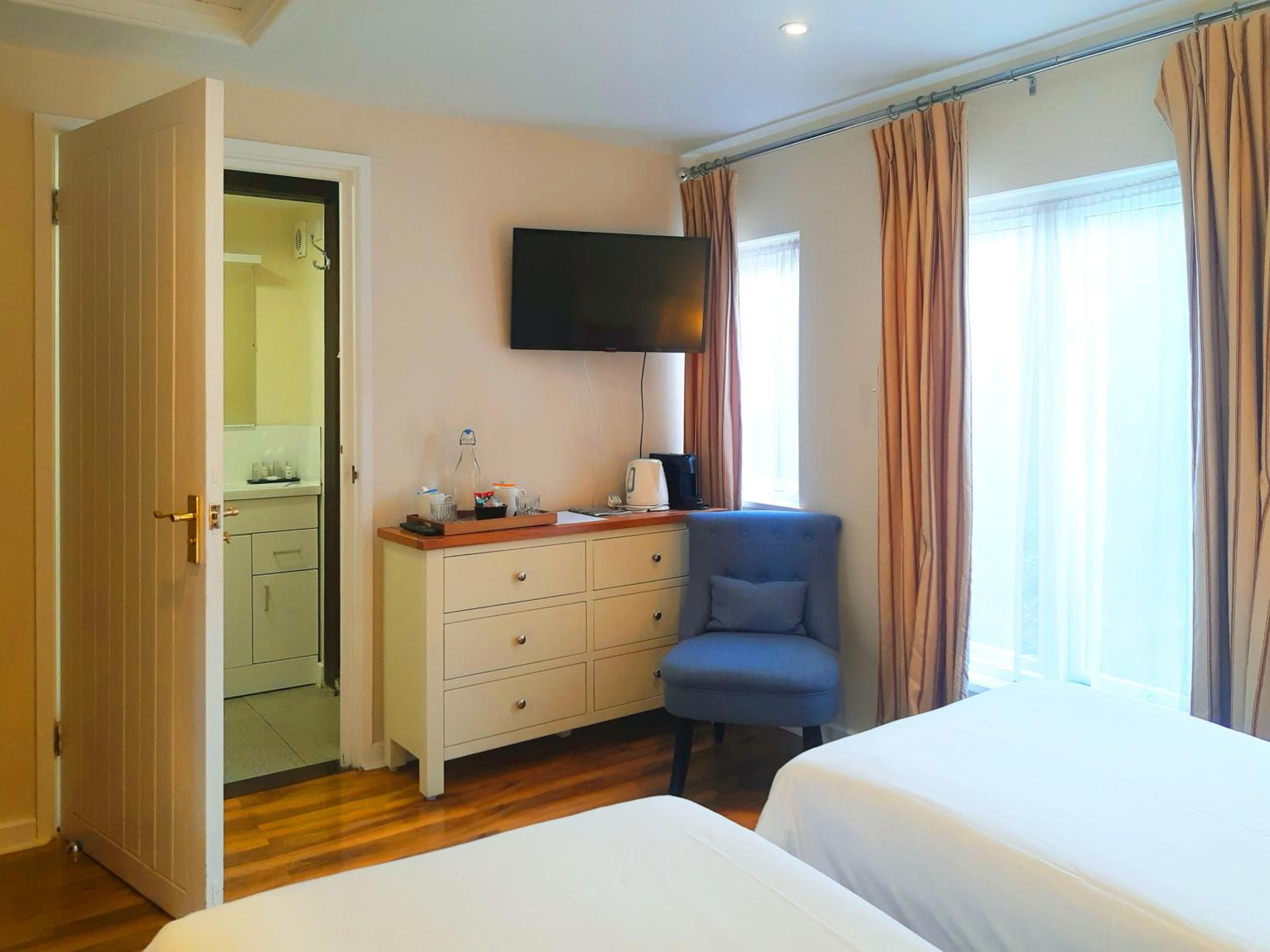 Contemporary Double Room - Photo 3