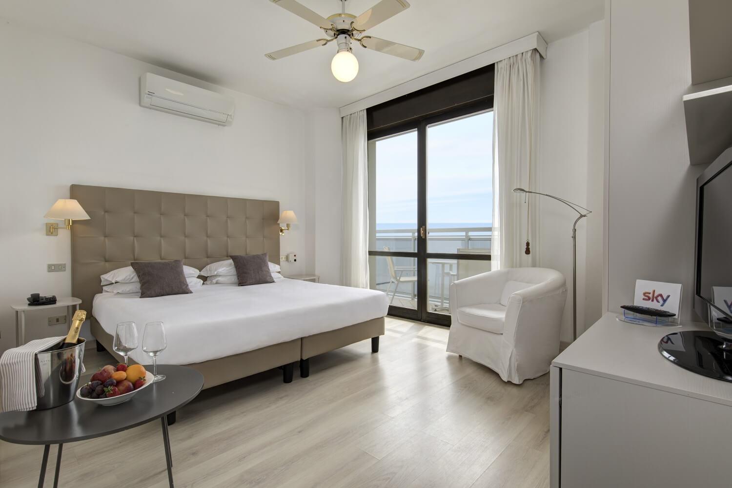 Deluxe Double Room with Balcony and Sea View photo 1
