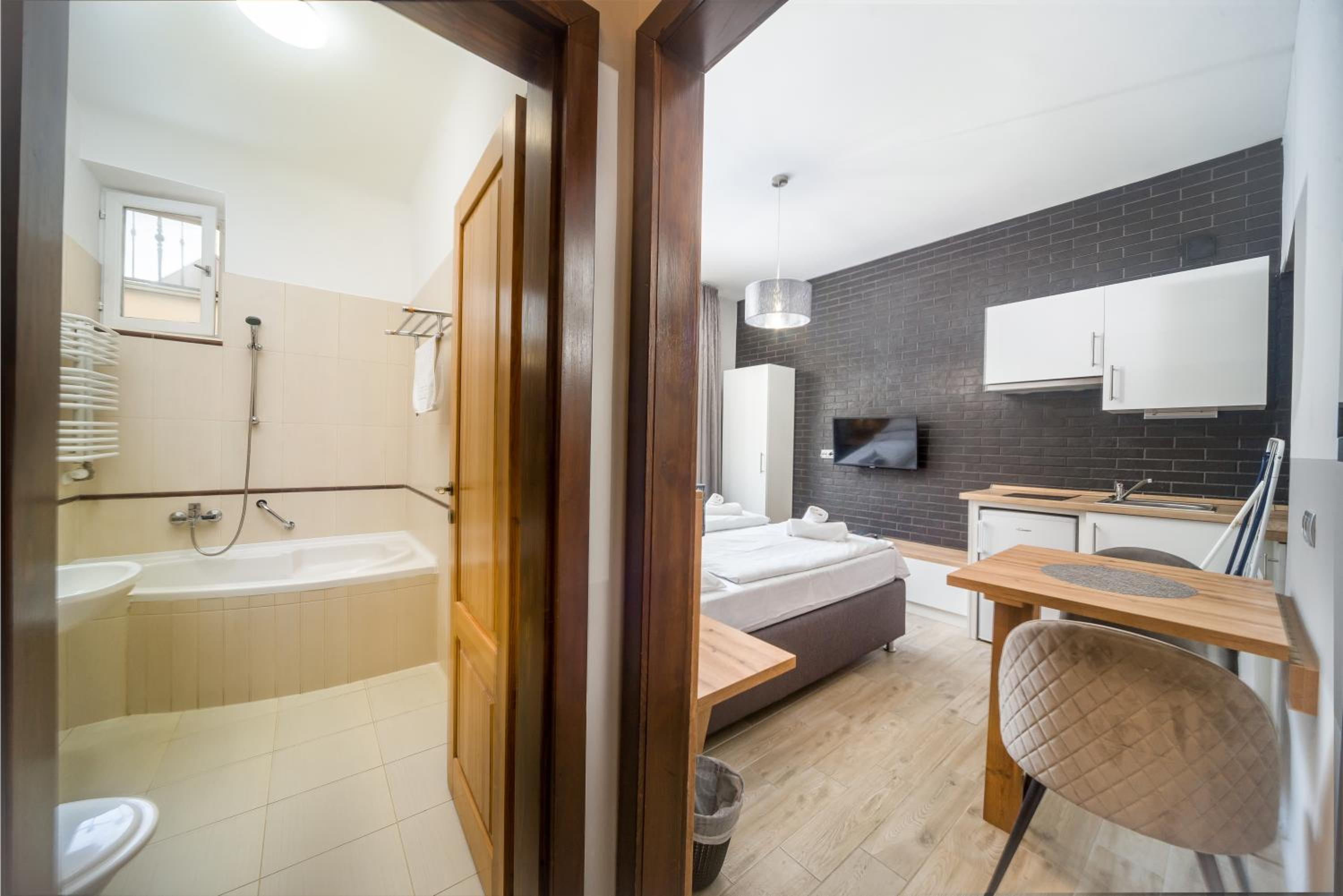 Double Room - Photo 4