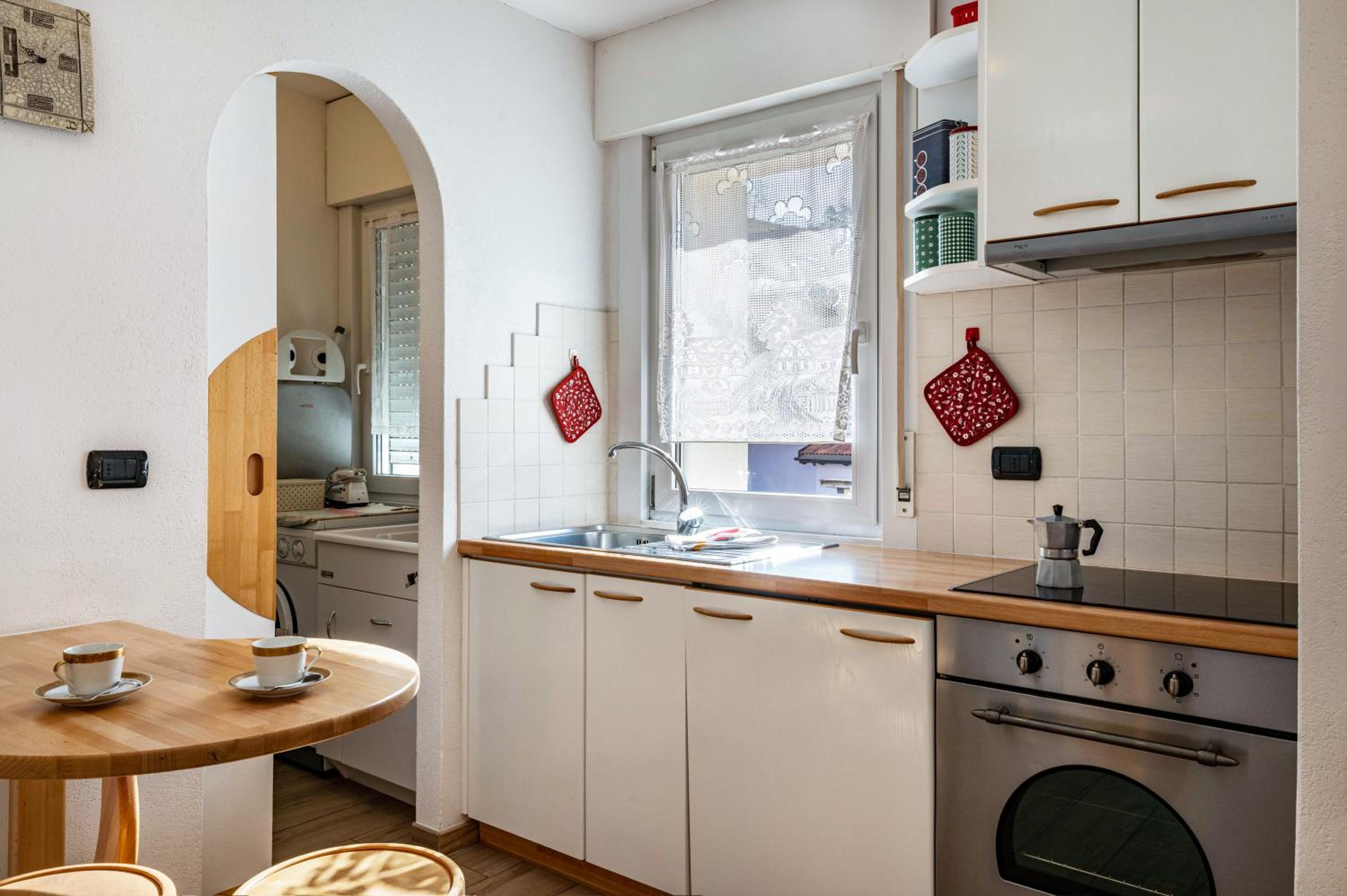 Three-Bedroom Premium Apartment with Balcony photo 3