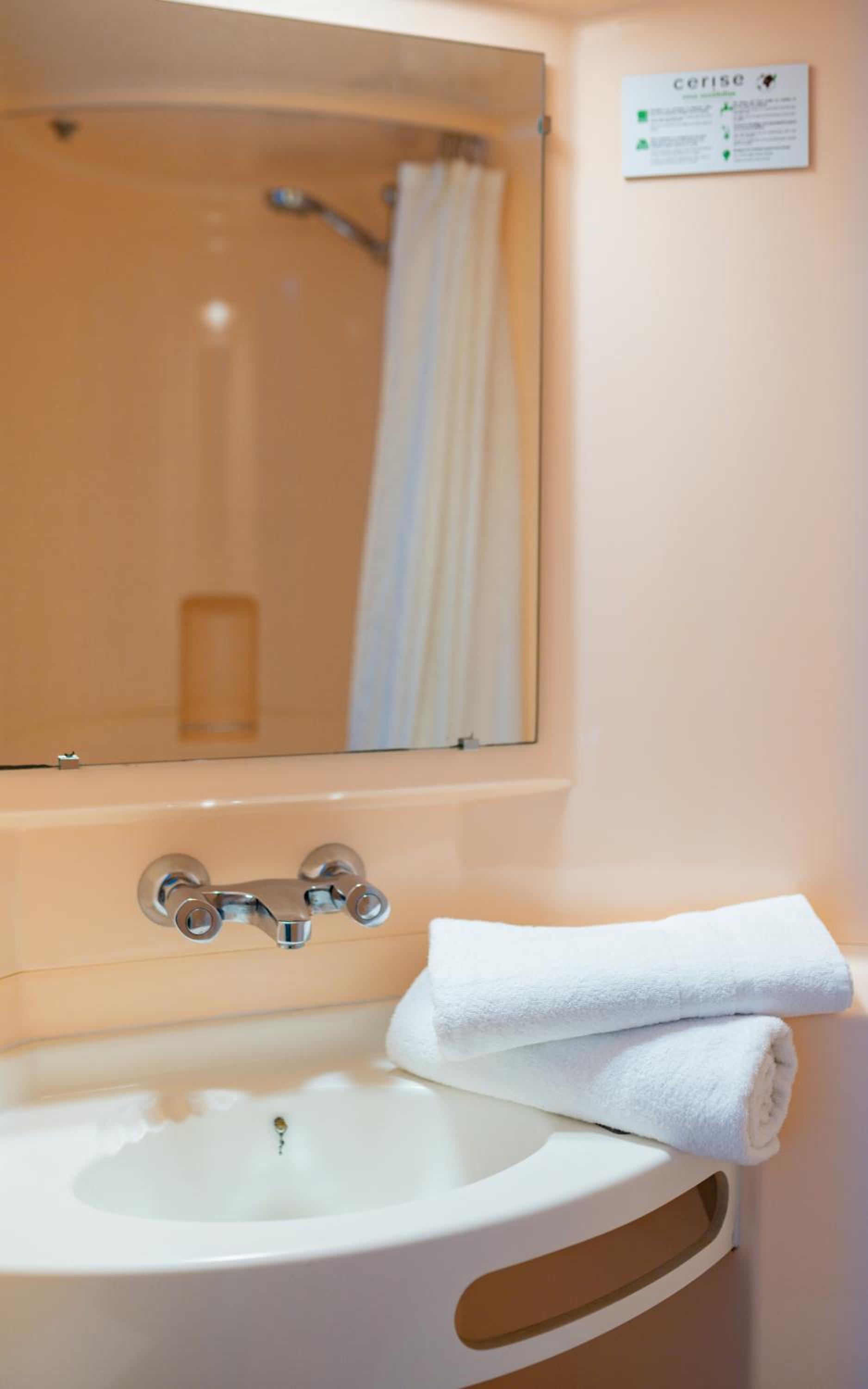 Double Room - Photo 18