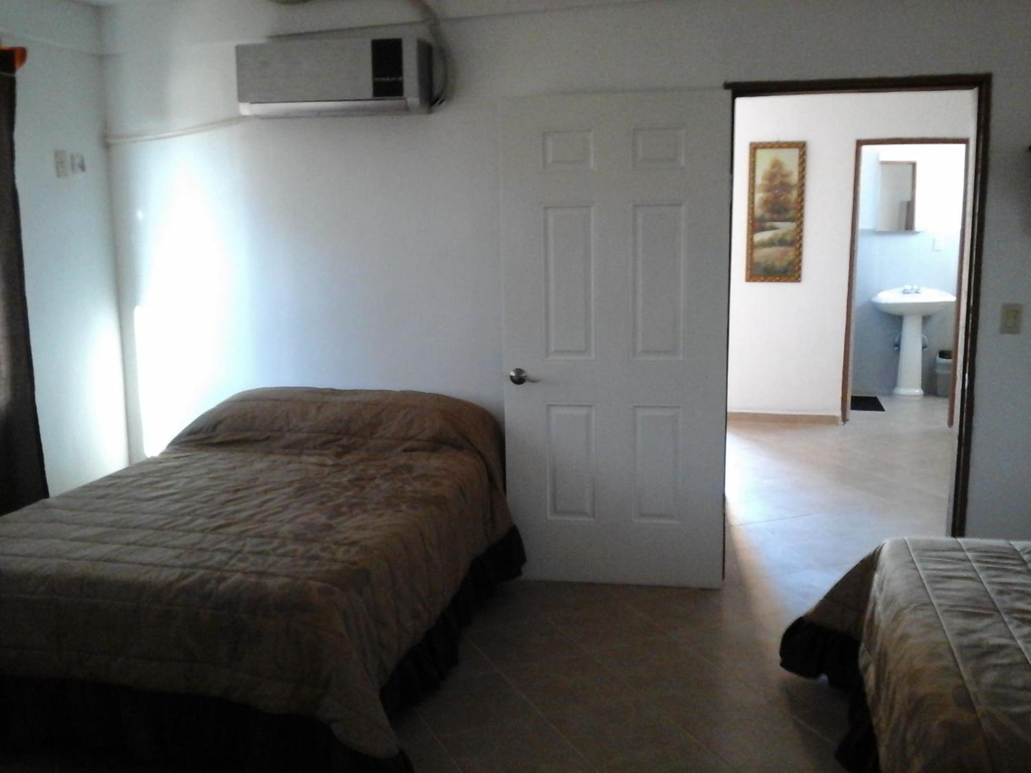 Studio (6 Adults)