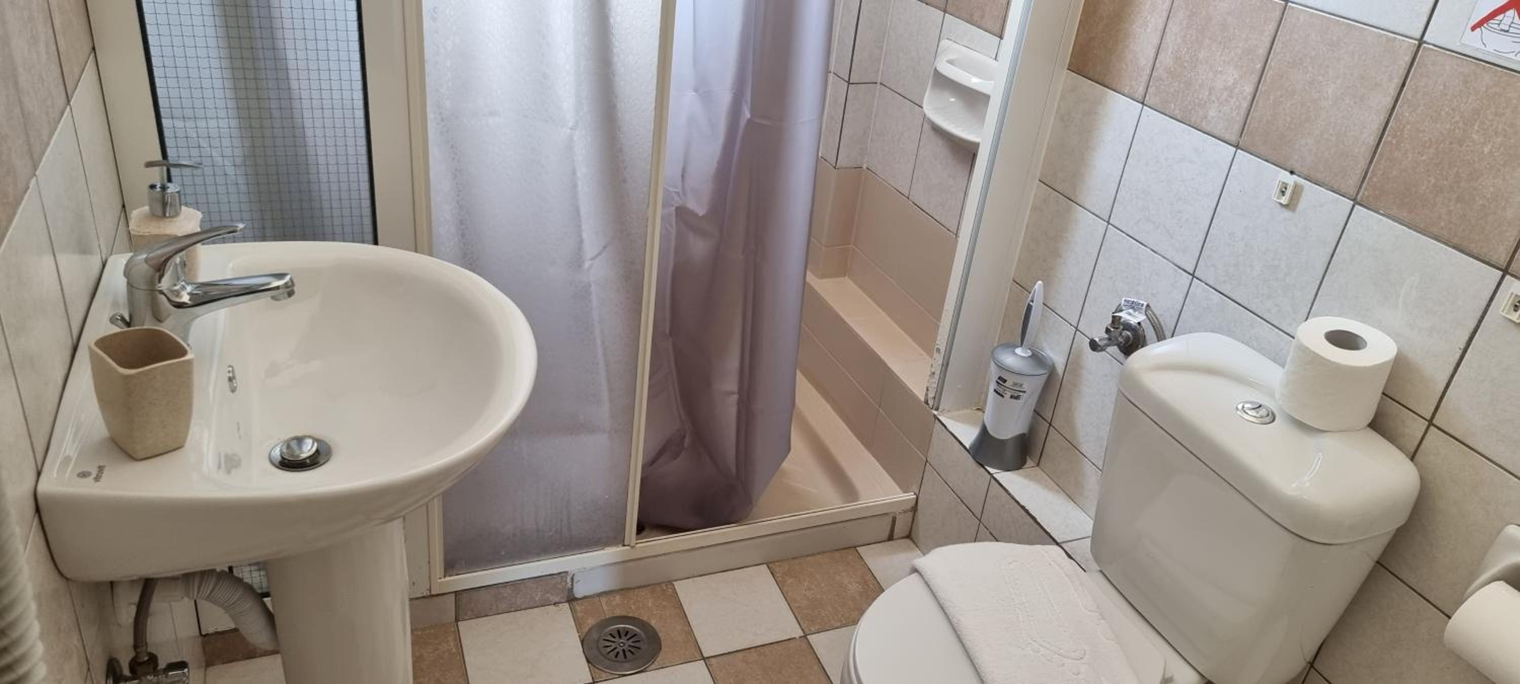 Budget Double Room - Photo 5