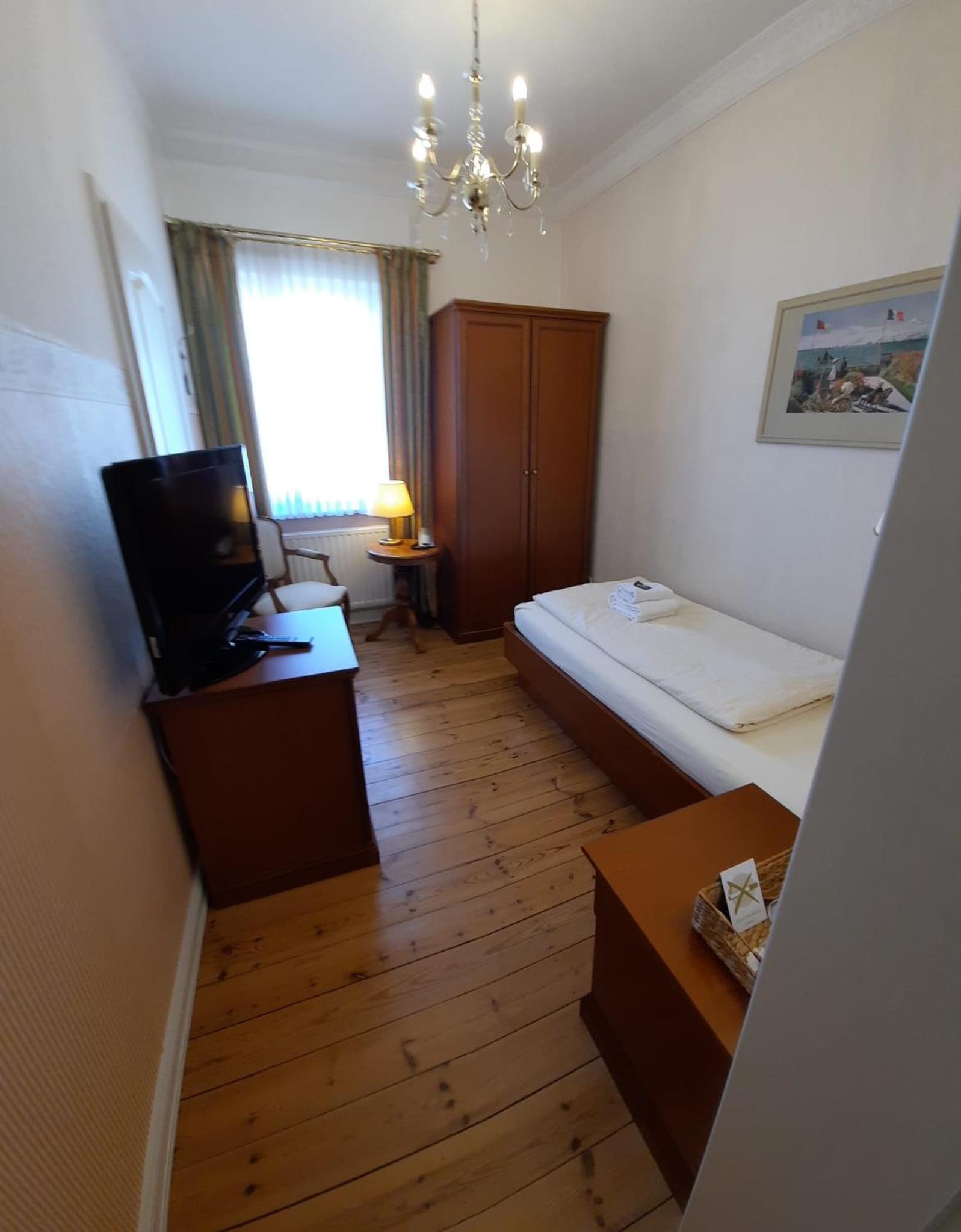 Single Room photo 2