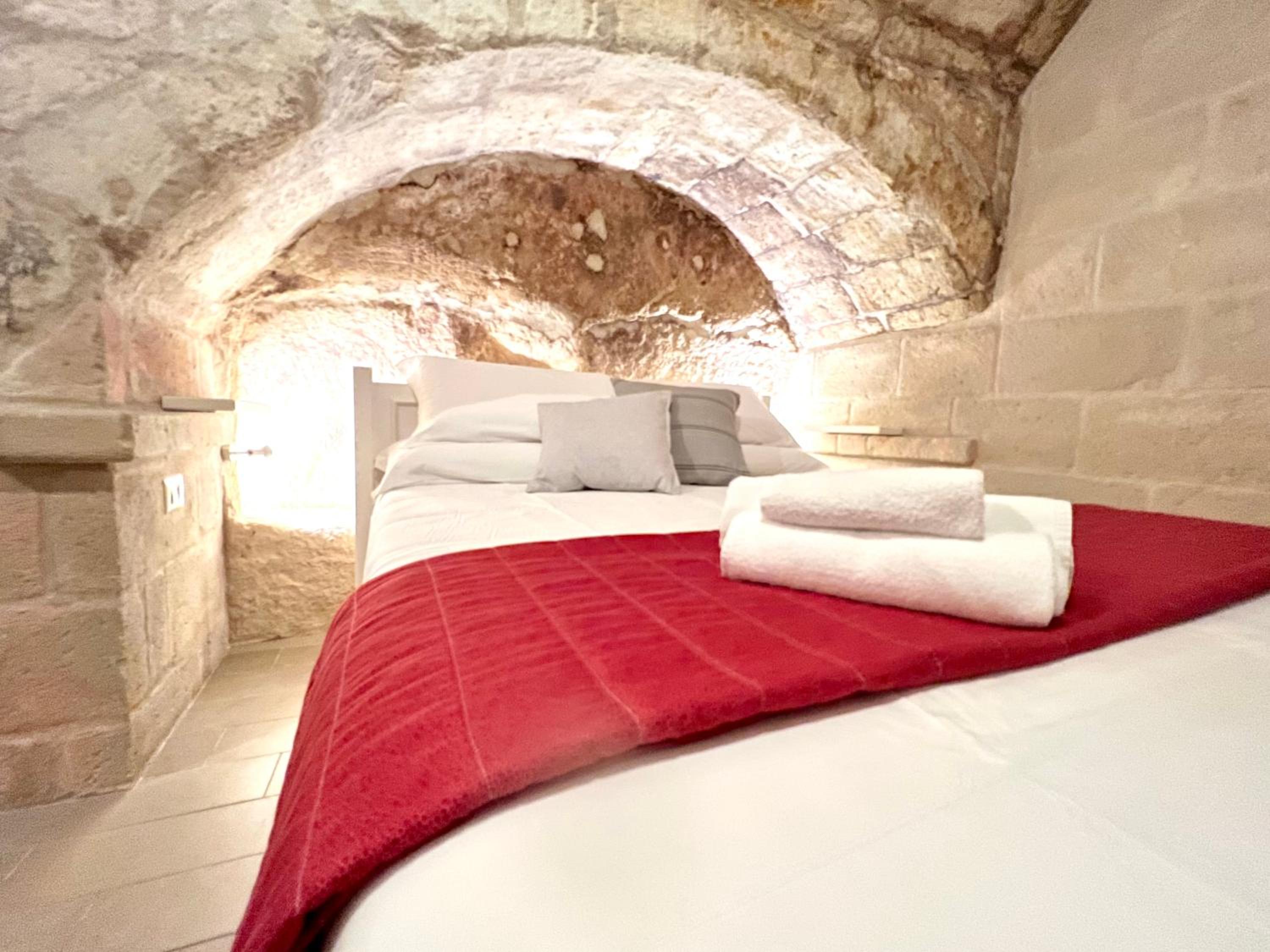 Double Room - Photo 17