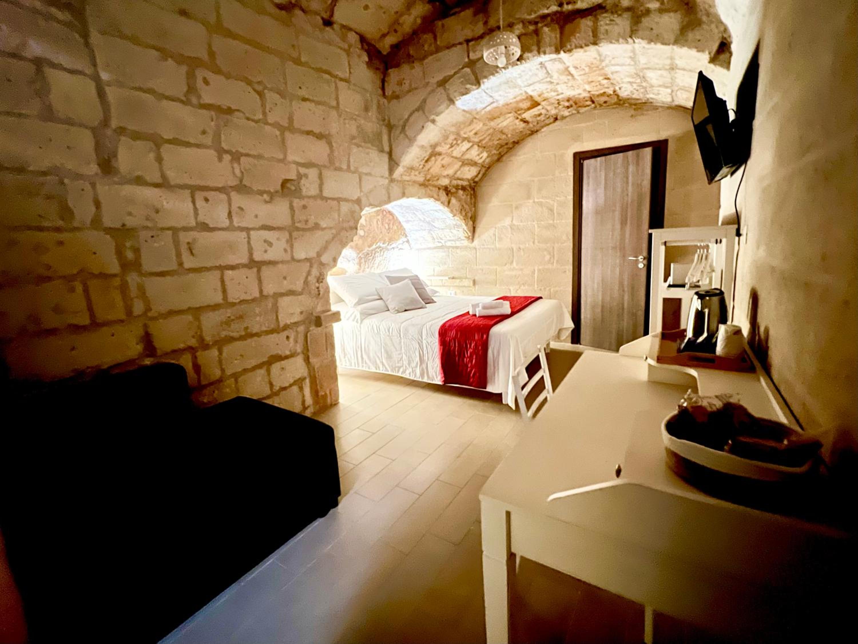 Double Room - Photo 16