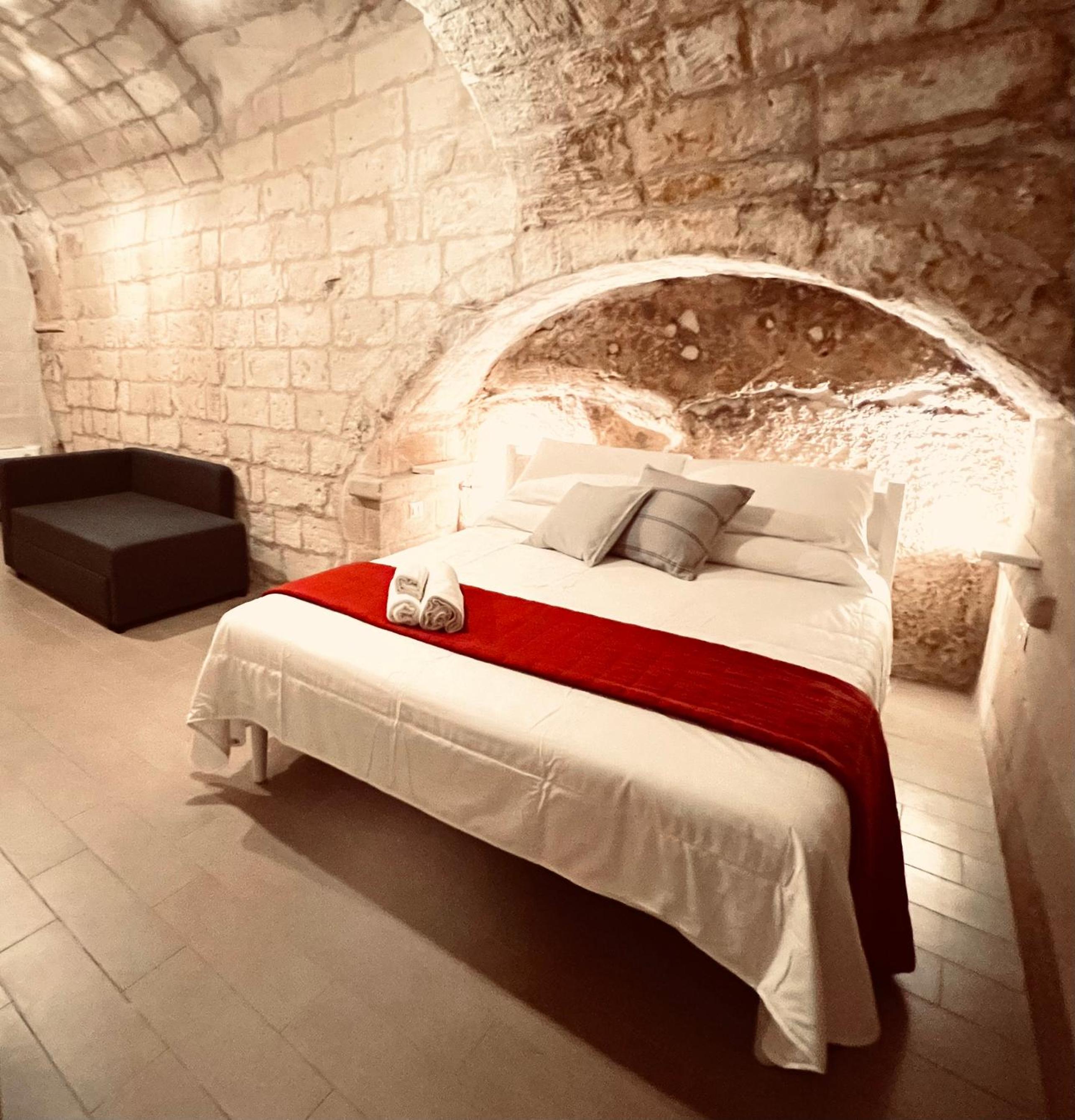 Double Room - Photo 15