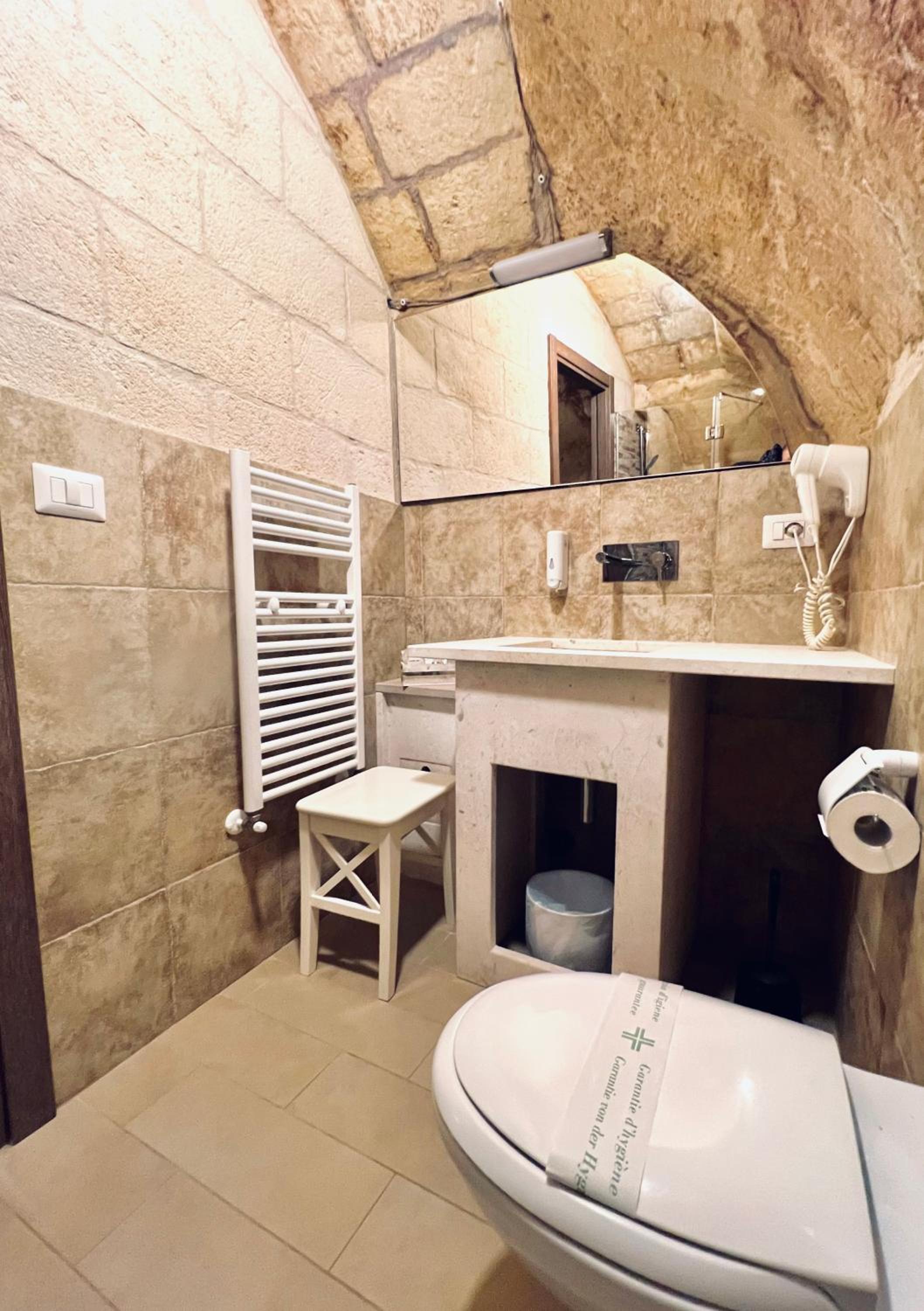 Double Room - Photo 14