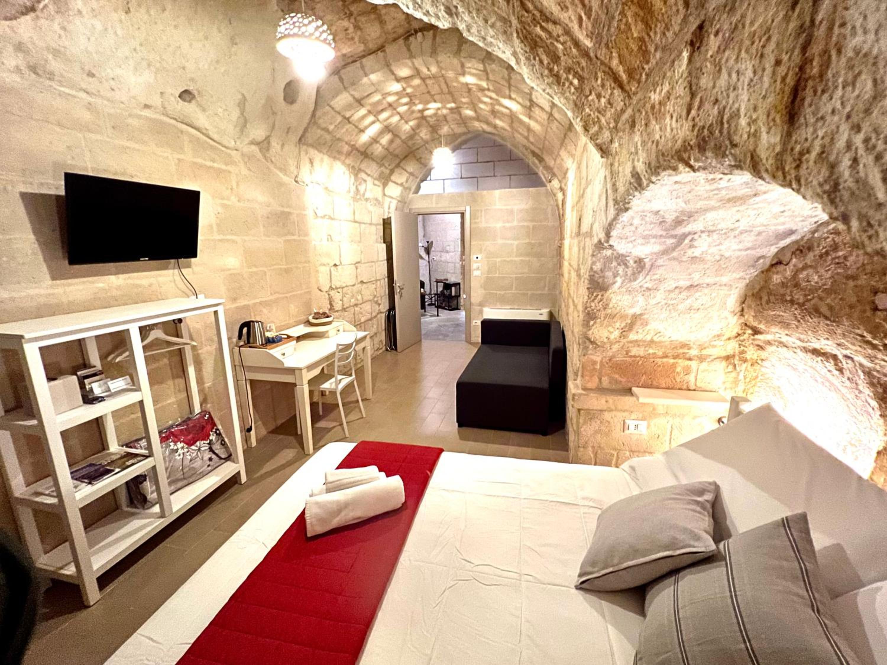 Double Room - Photo 18