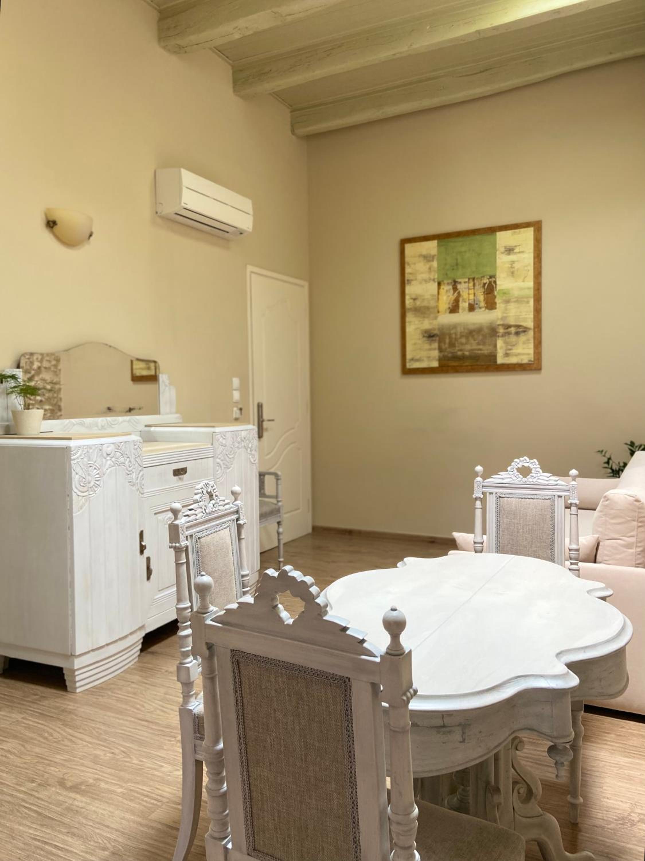 One-Bedroom Suite - Photo 14