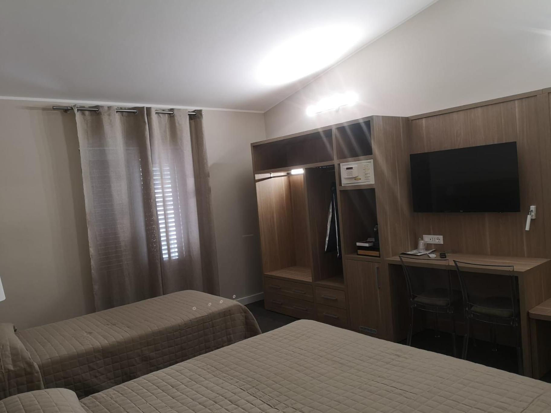 Deluxe Triple Room - Photo 4