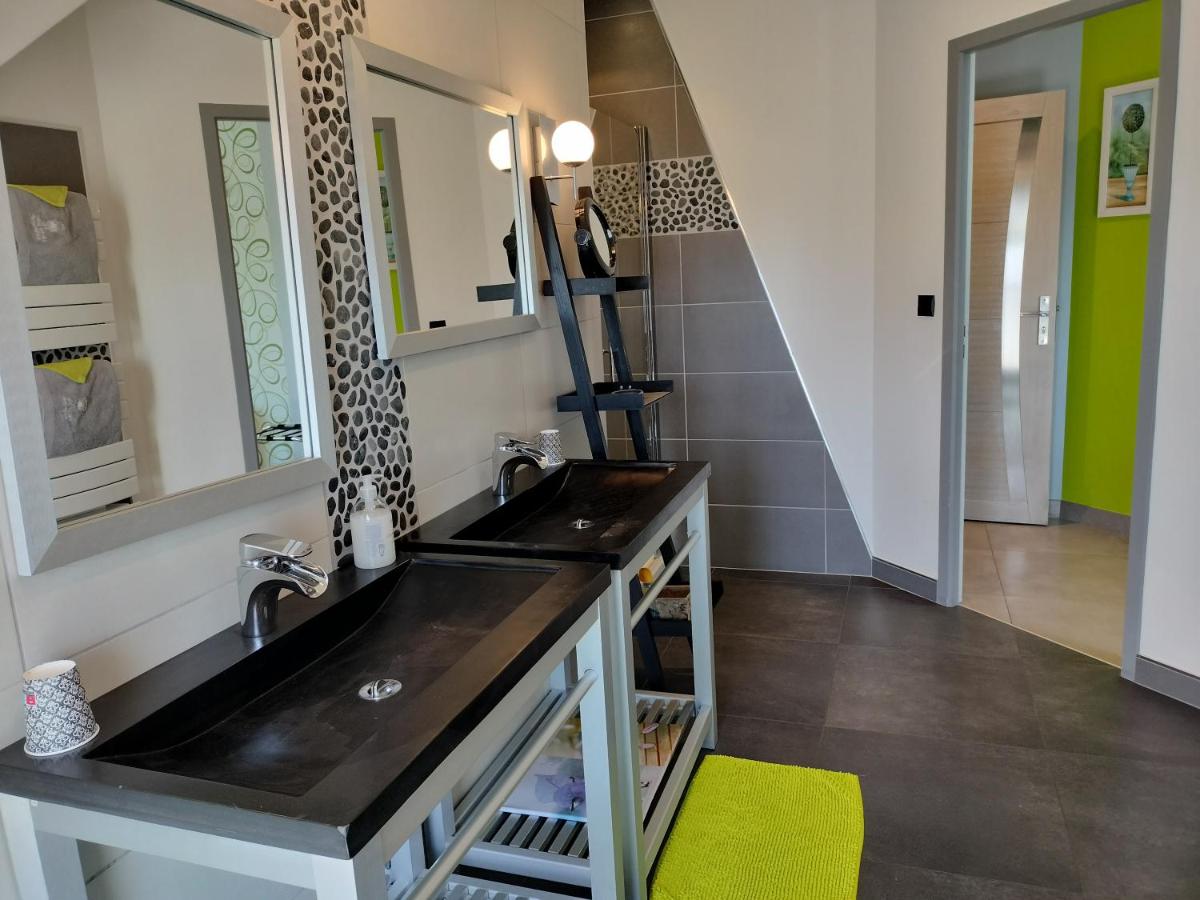 Standard Double Room - Photo 9